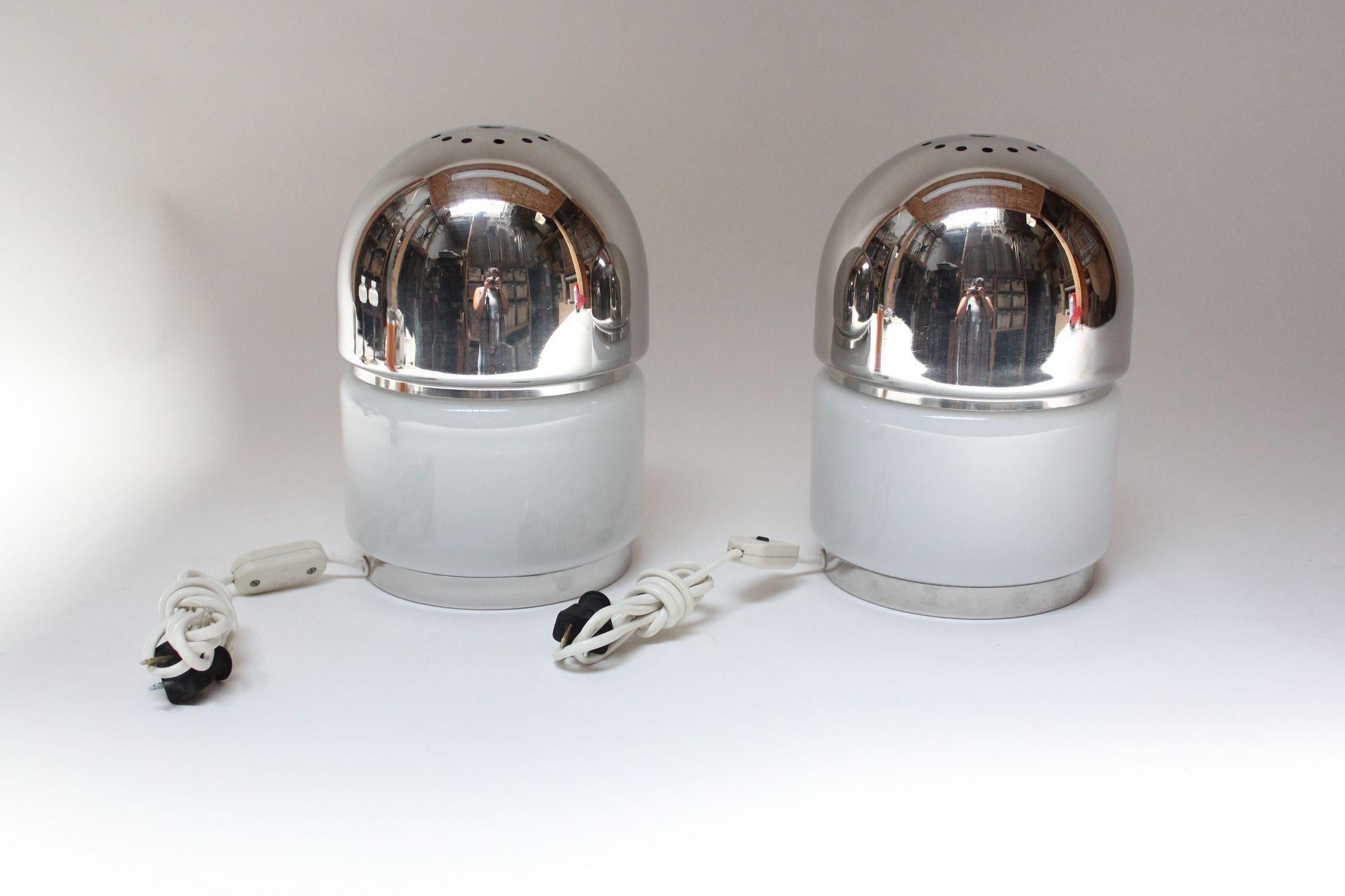 italien Paire de lampes de bureau Salt and Pepper en chrome et verre de Goffredo Reggiani en vente