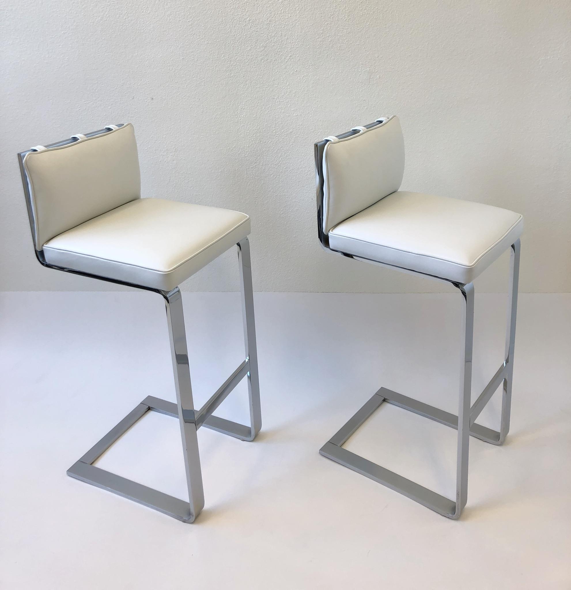 A beautiful polish chrome and white leather pair of barstool design in the 1970s by Milo Baughman. Newly reupholstered in a soft white leather. The frames are in original condition, So they show some age (See detail photos).
Dimensions: 39” high,