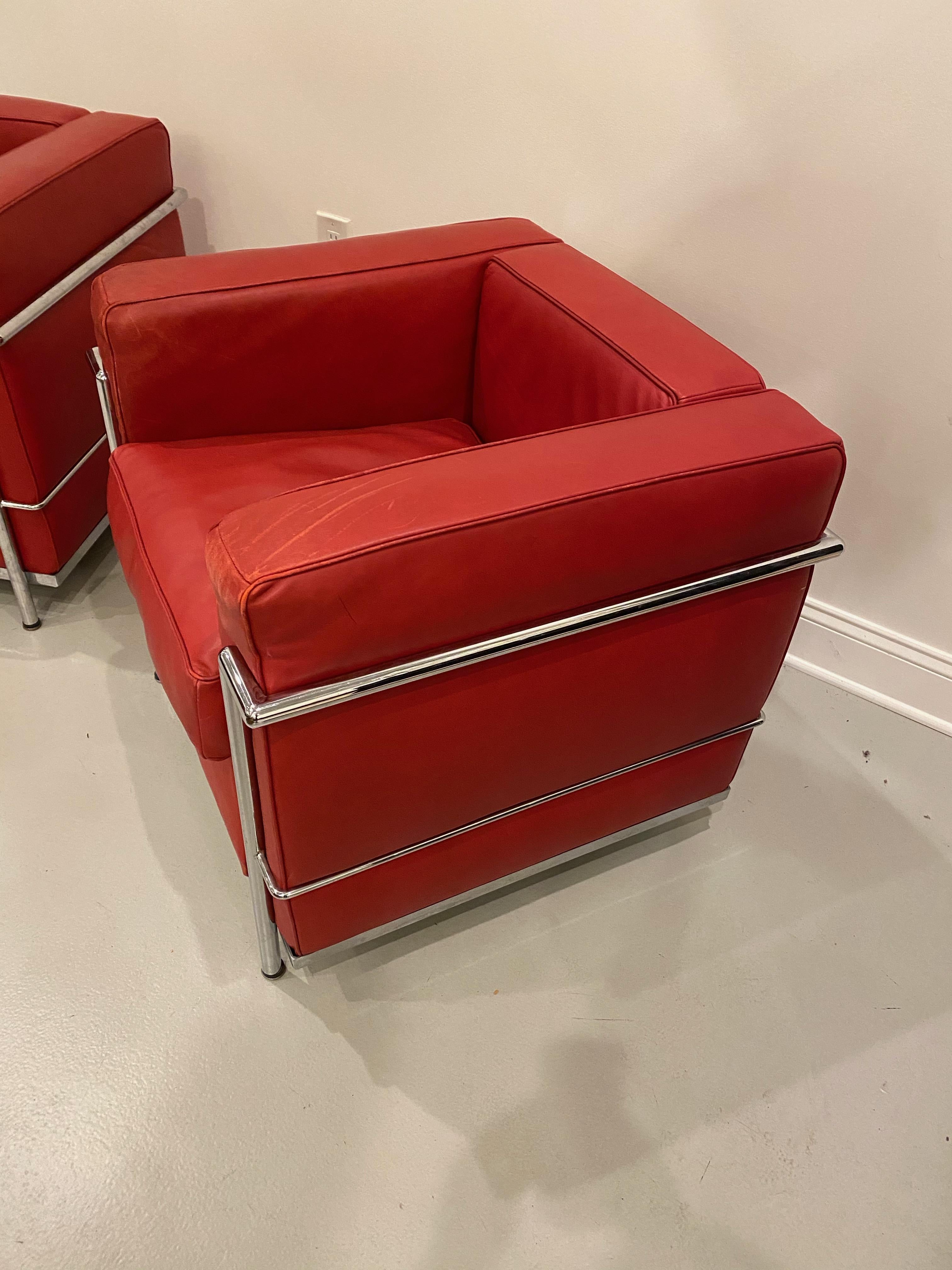 Pair of Chrome and Red Leather Club Chairs in the Style of Le Corbusier In Good Condition For Sale In North Bergen, NJ