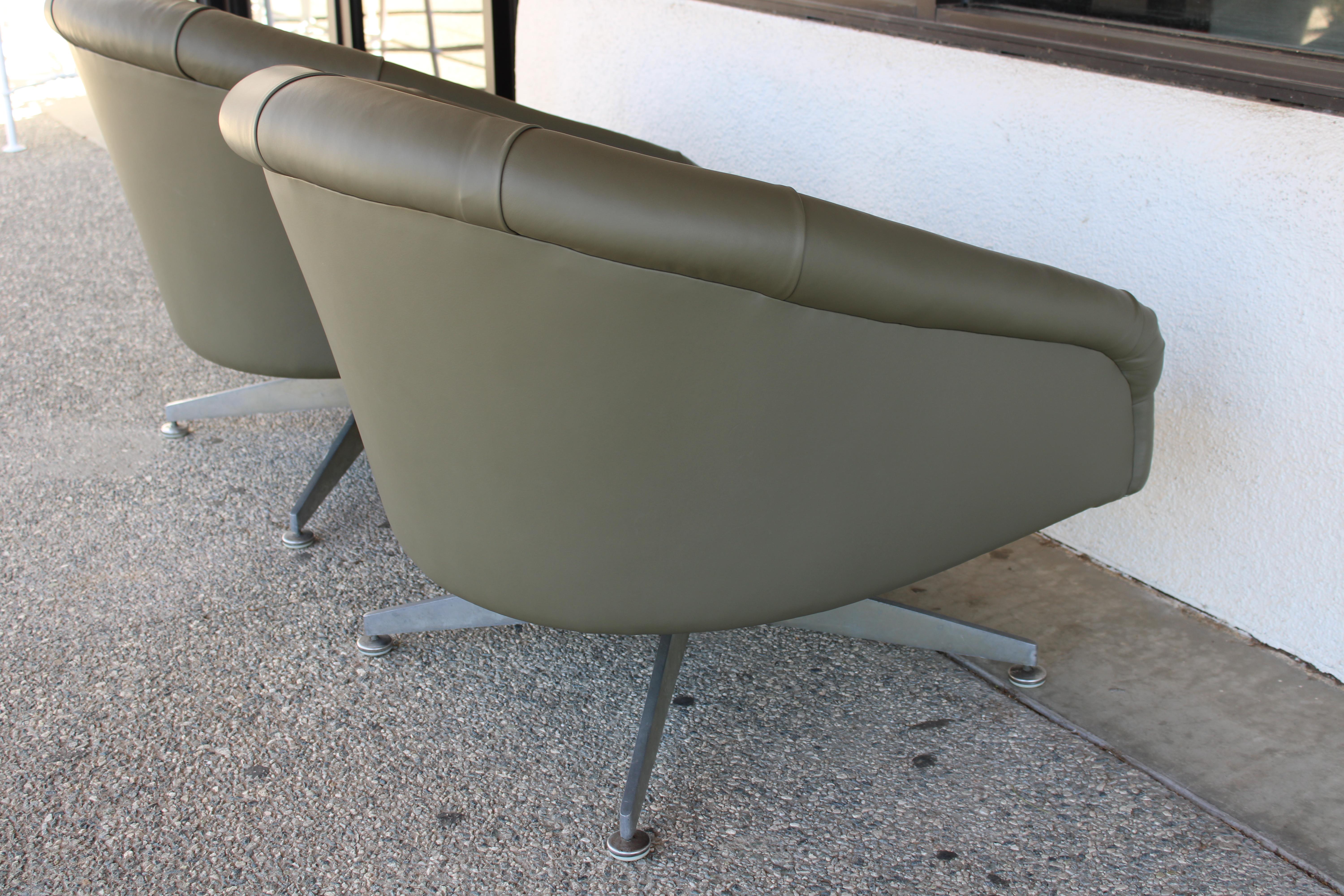 Pair of Chrome and Tufted Leather Swivel Tub Lounge / Armchairs by Ward Bennett 4