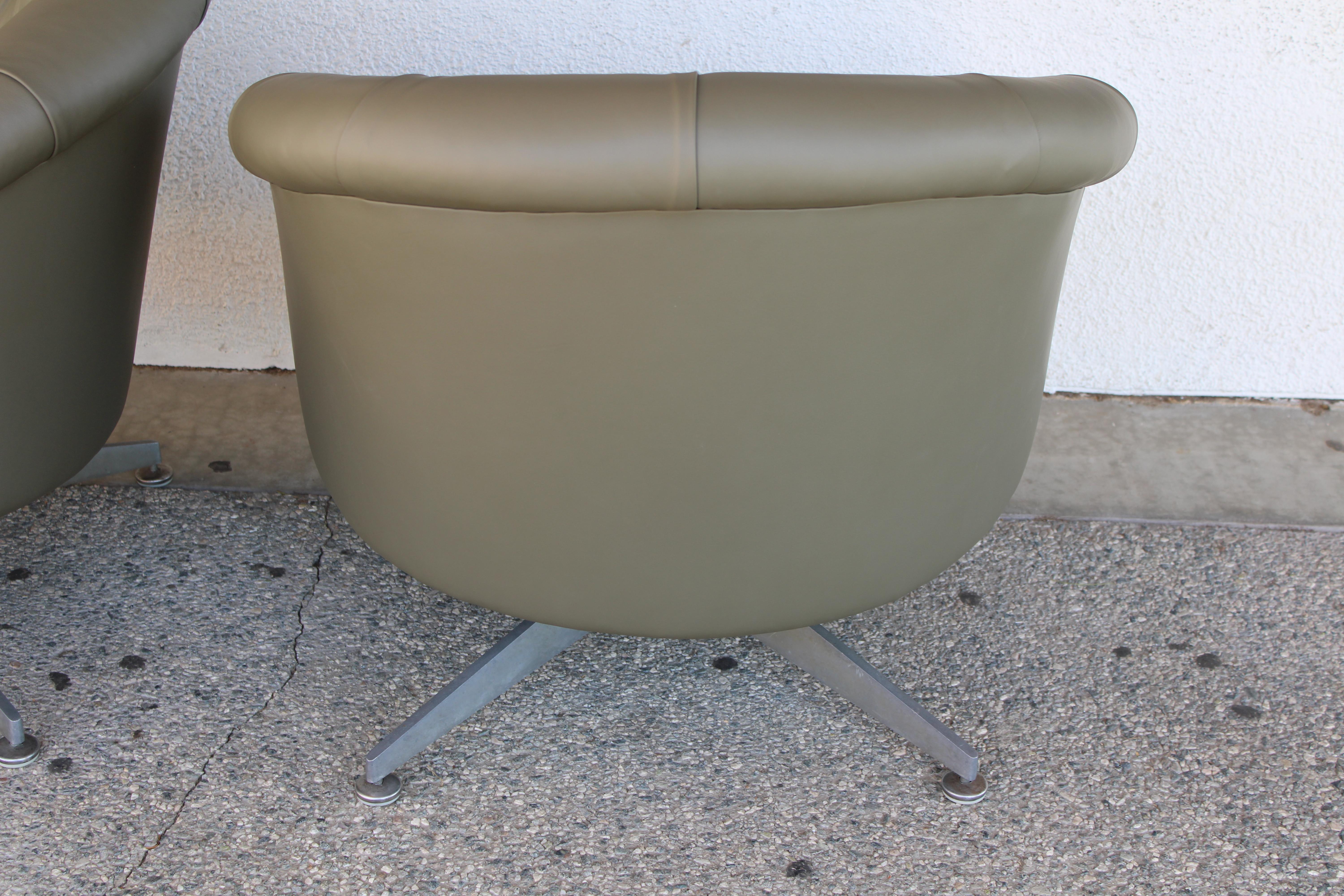 Pair of Chrome and Tufted Leather Swivel Tub Lounge / Armchairs by Ward Bennett 2
