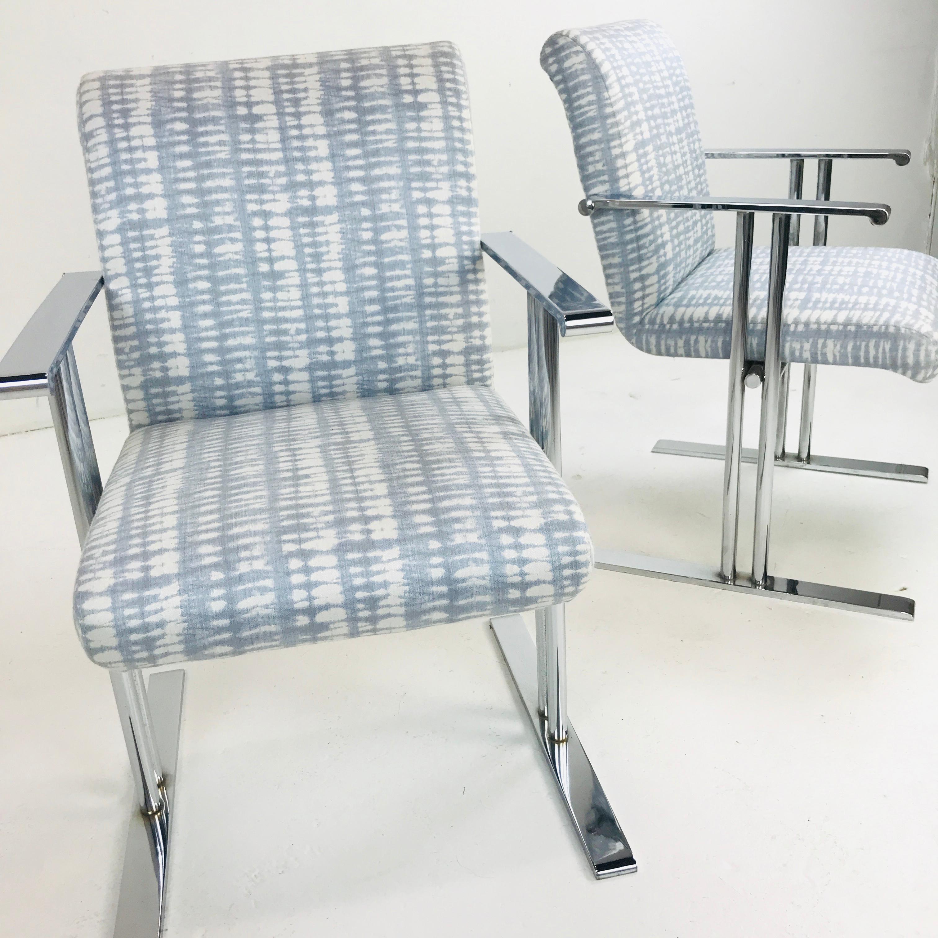 Pair of Chrome Armchairs by Directional In Good Condition For Sale In Dallas, TX