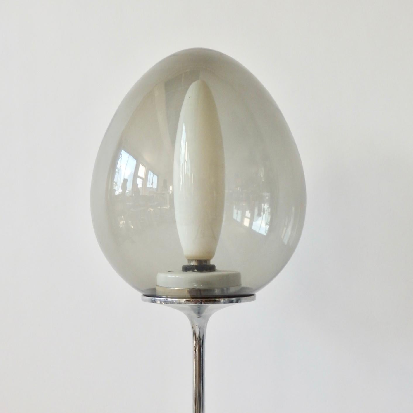 Pair of Chrome Base Stemlite Mushroom Lamps with Original Tapio Wirkkala Bulbs In Good Condition For Sale In Ferndale, MI