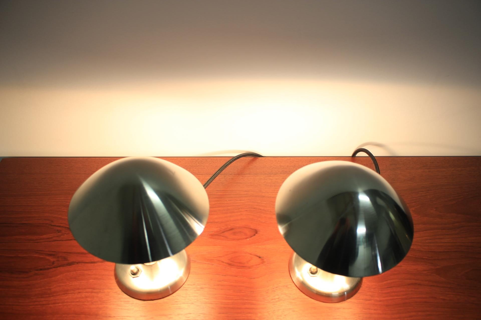 Pair of Chrome Bauhaus Table Lamps, 1930s (Moderne der Mitte des Jahrhunderts)