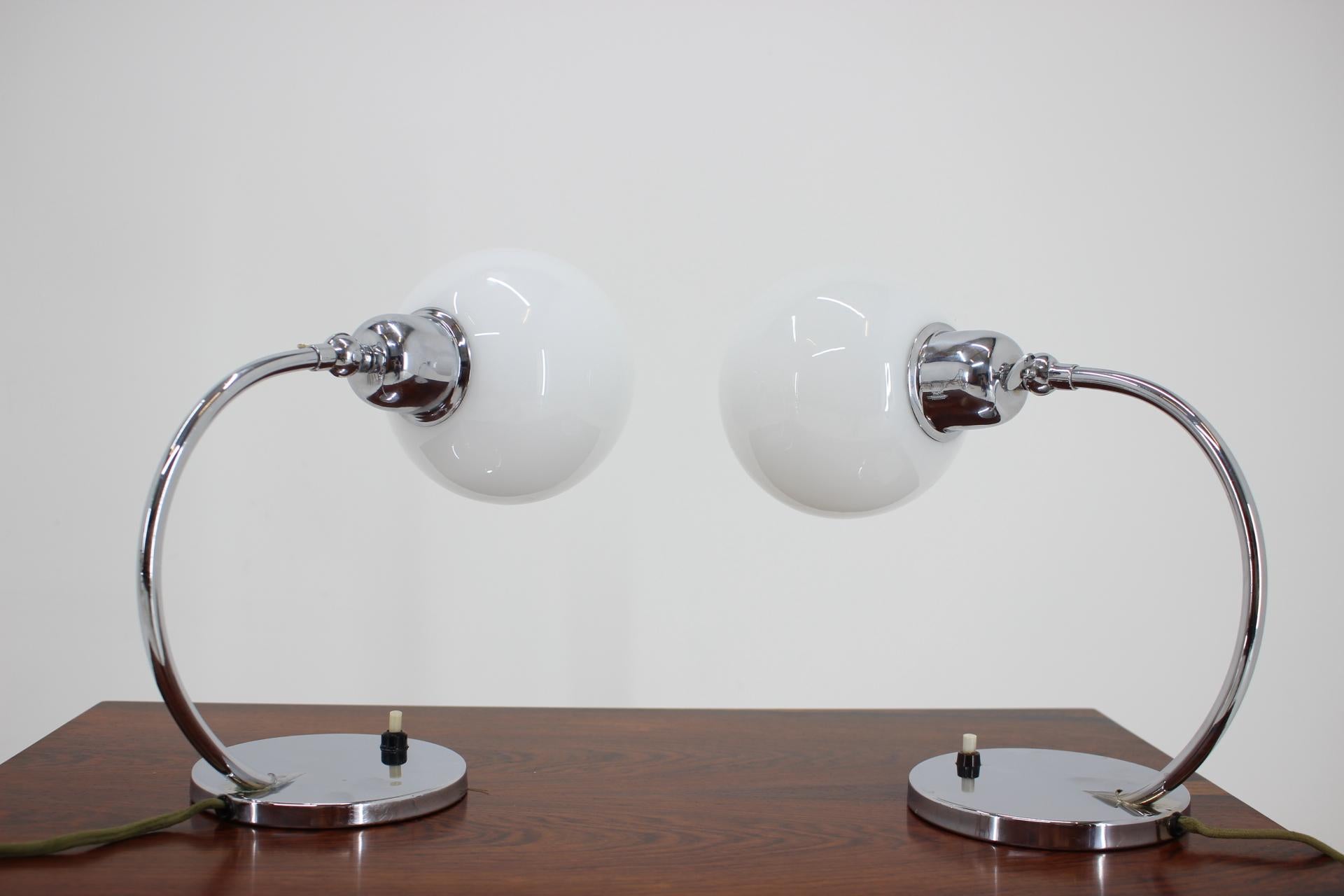Pair of Chrome Bauhaus Table Lamps, 1930s In Good Condition For Sale In Praha, CZ