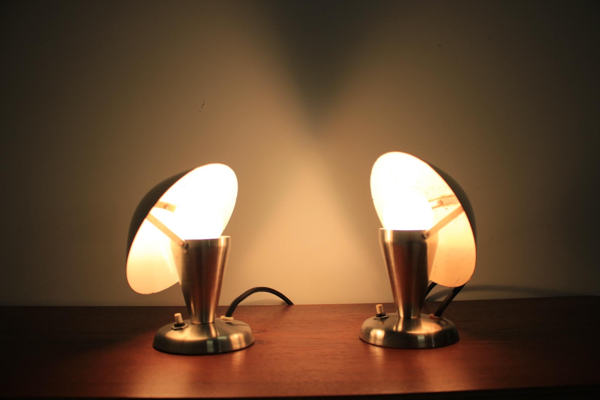 Pair of Chrome Bauhaus Table Lamps, 1930s im Zustand „Gut“ in Praha, CZ