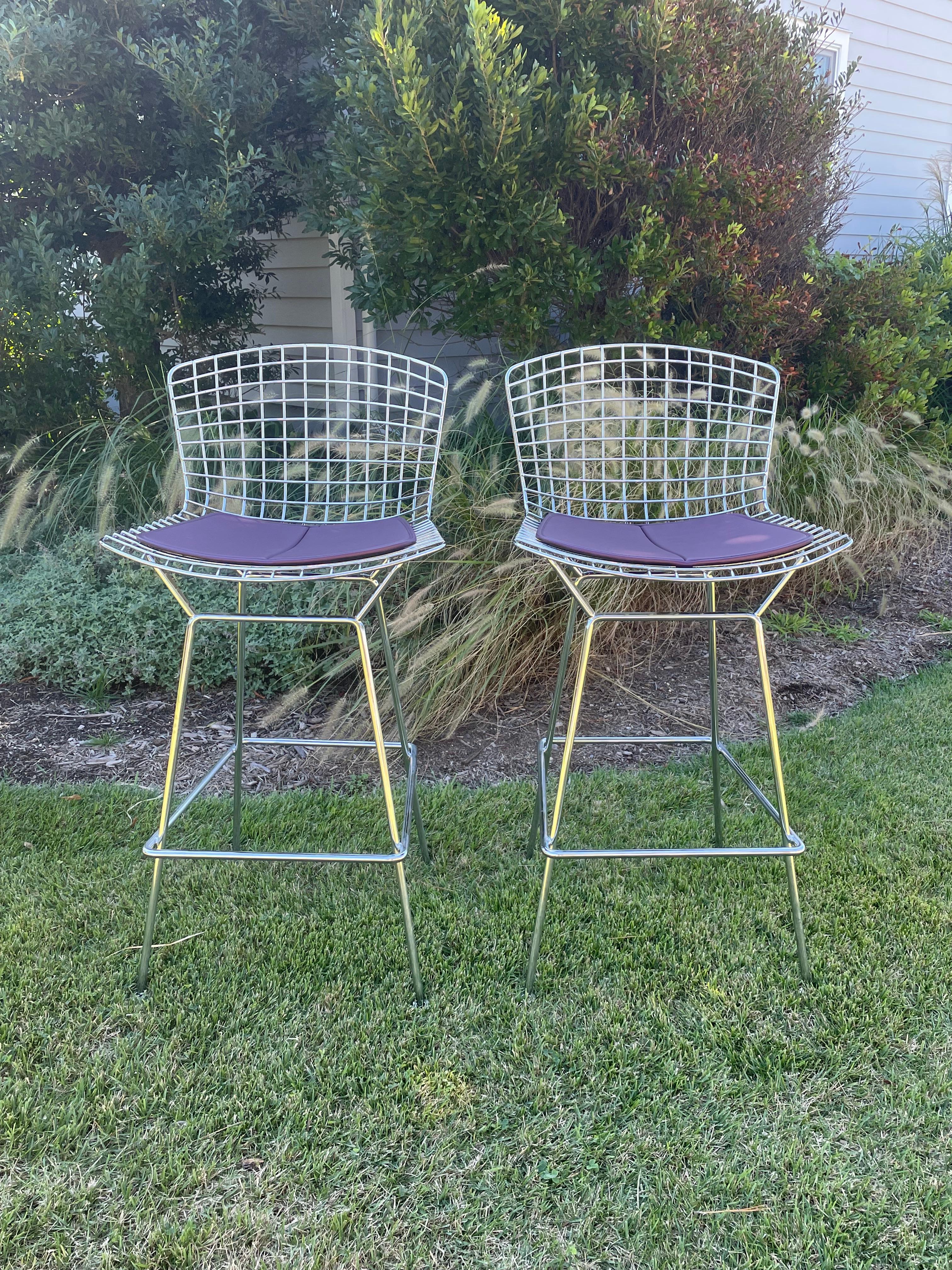 Pair of Chrome Bertoia Bar Stools from Knoll In Good Condition For Sale In New York, NY