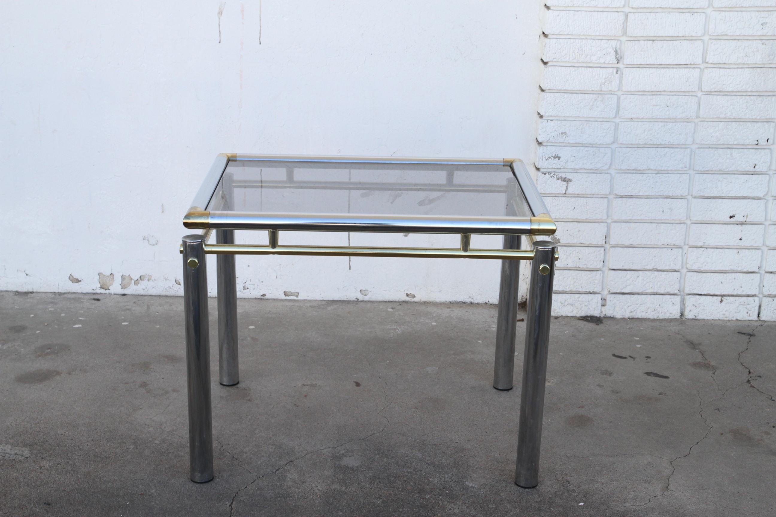 Paire d'étagères en chrome, laiton et verre Bon état - En vente à Pasadena, TX