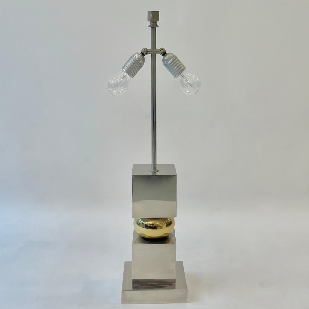Laiton Paire de lampes de table en chrome et laiton ca. 1970 en vente