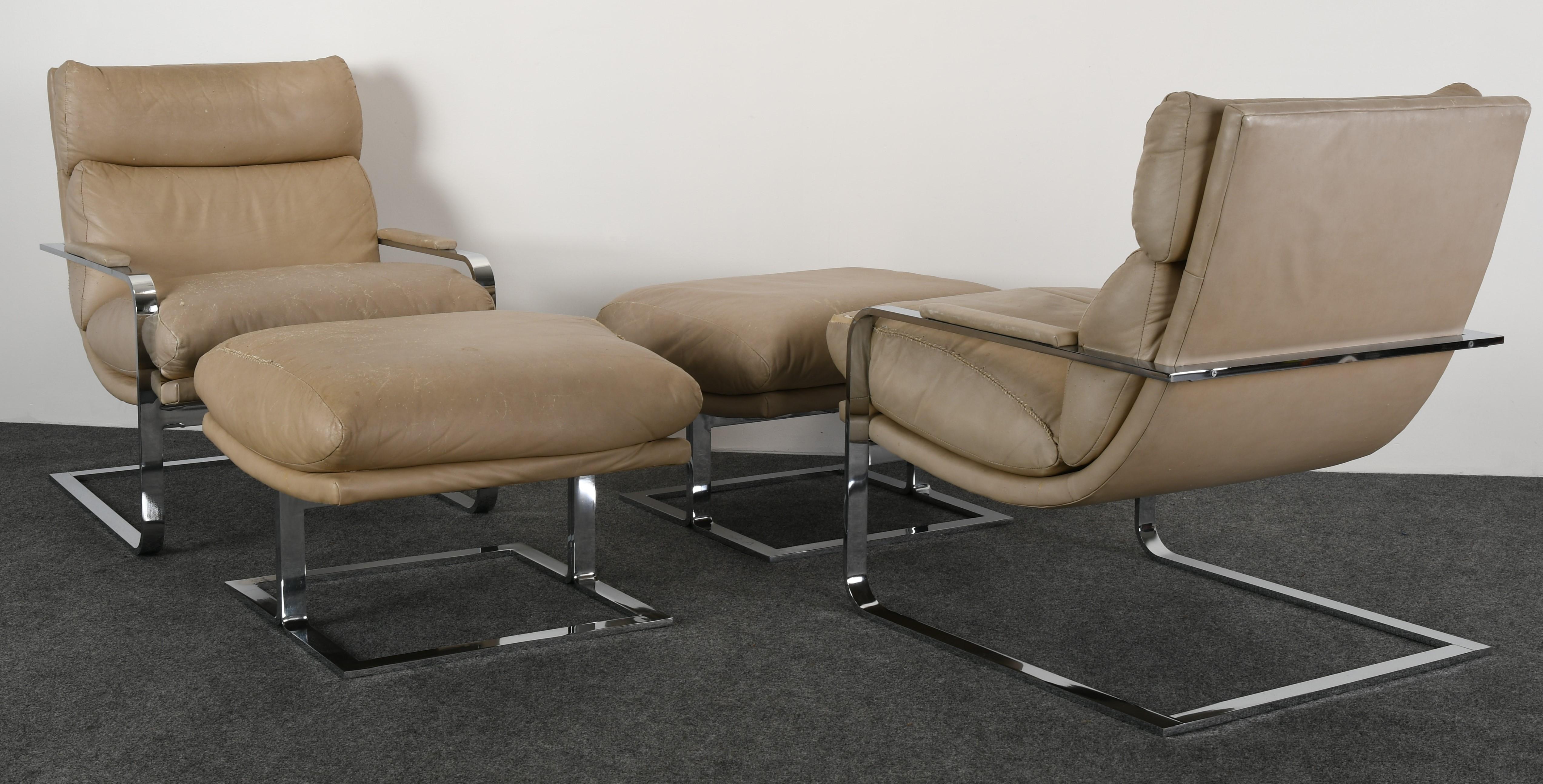 A pair of chic chrome chairs and ottomans by Directional, 1970s. Great frames to reupholster.

Armchair dimensions: 32.5