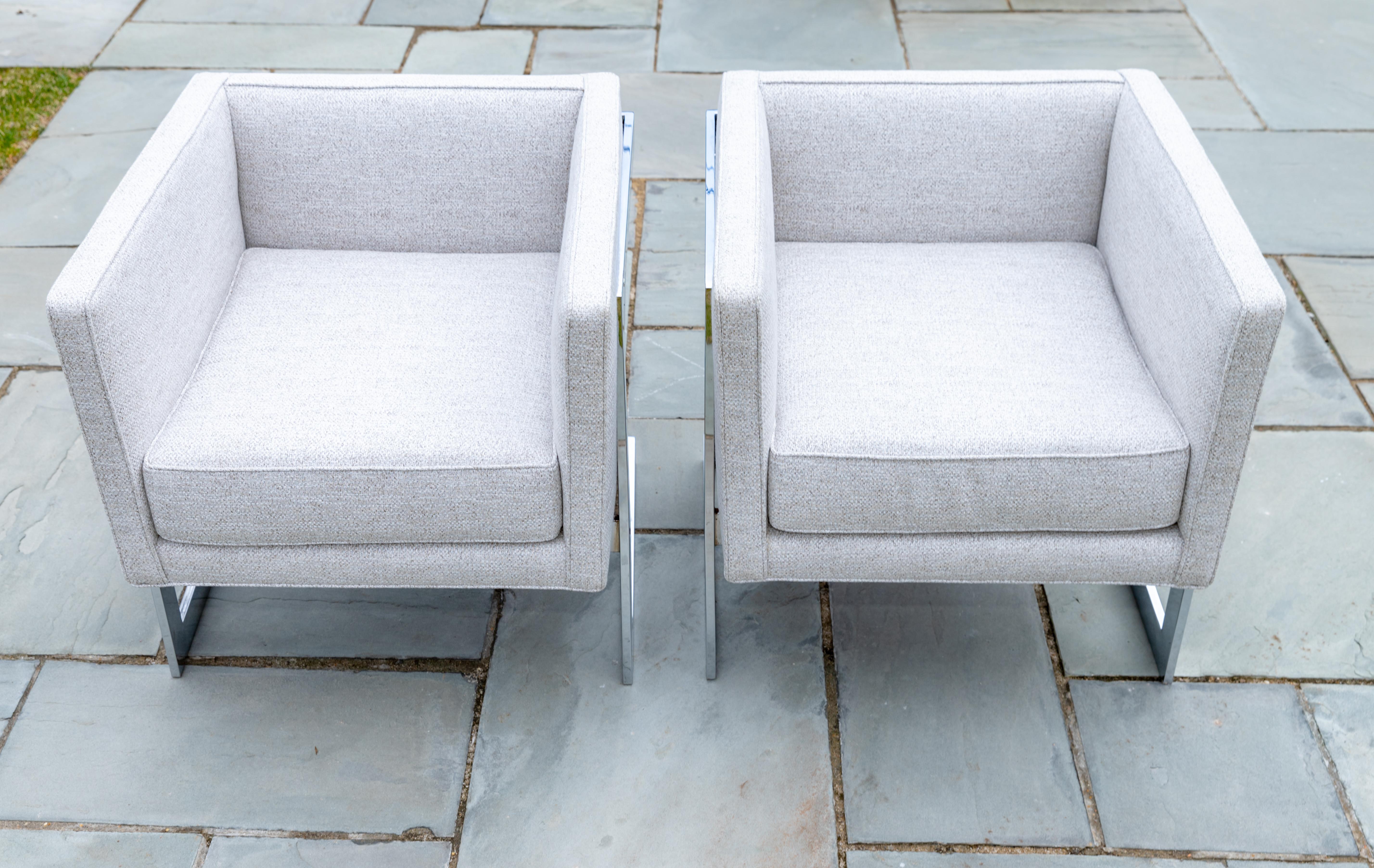 Mid-Century Modern Pair of Chrome Cubic Frame Upholstered Armchairs For Sale