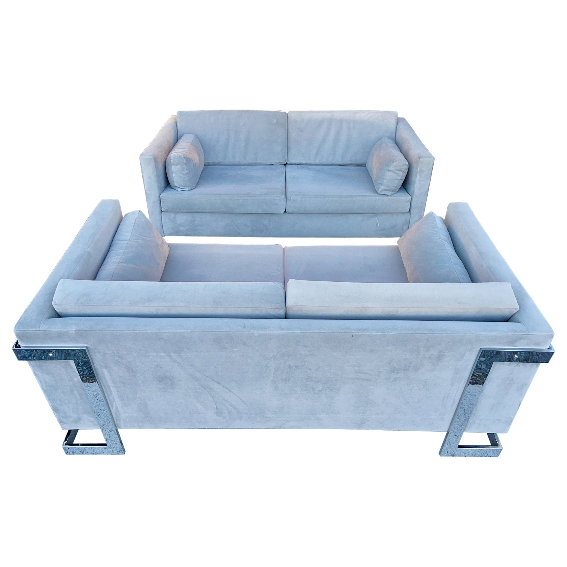 Paar verchromte gerahmte graue Loveseats aus Samt im Stil von Milo Baughman im Angebot