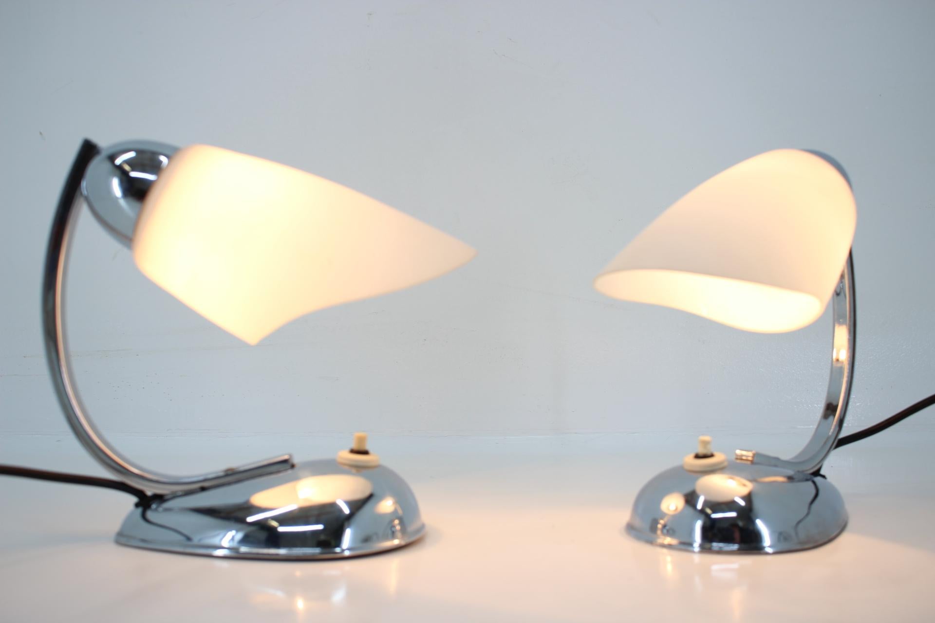 Pair of Chrome Glass Design Midcentury Table Lamps, 1950s In Good Condition For Sale In Praha, CZ