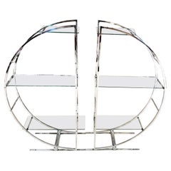 Zwei halbmondförmige Bücherregale im Art-déco-Stil mit Leiterrücken aus Chrom und Glas