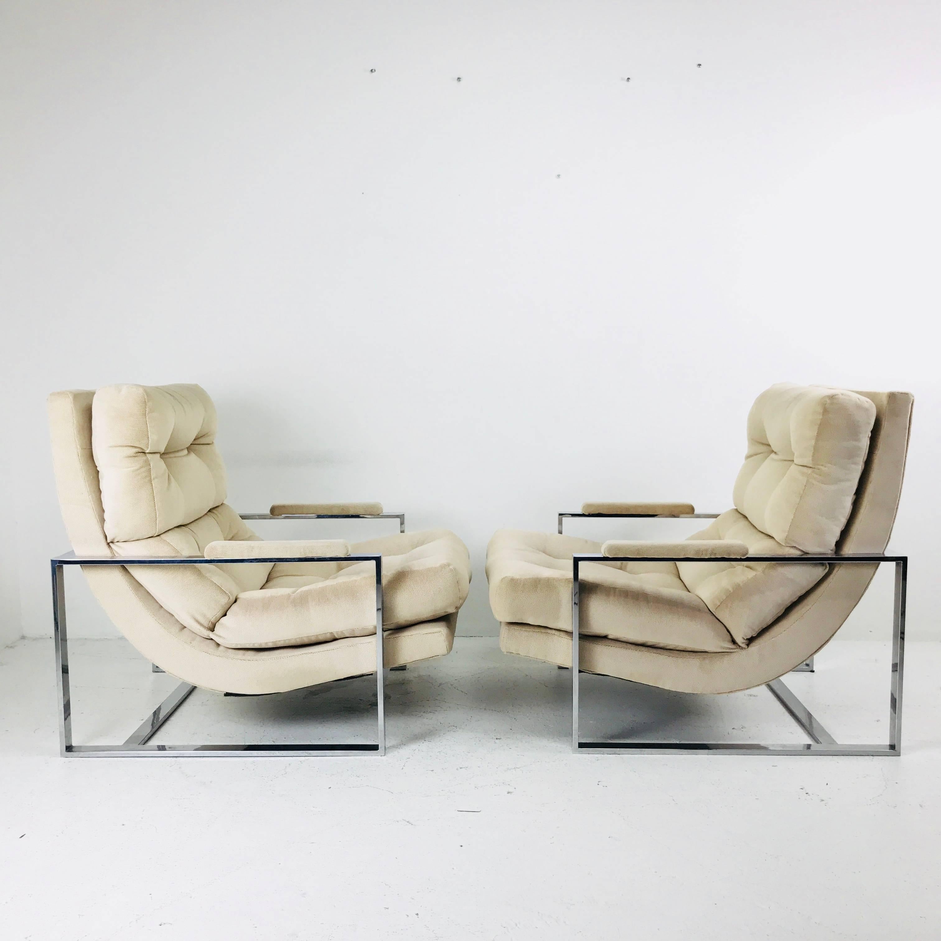 Pair of chrome lounge chairs in the style of Milo Baughman. Chairs are in good found condition with wear due to age and use.

Dimensions: 28