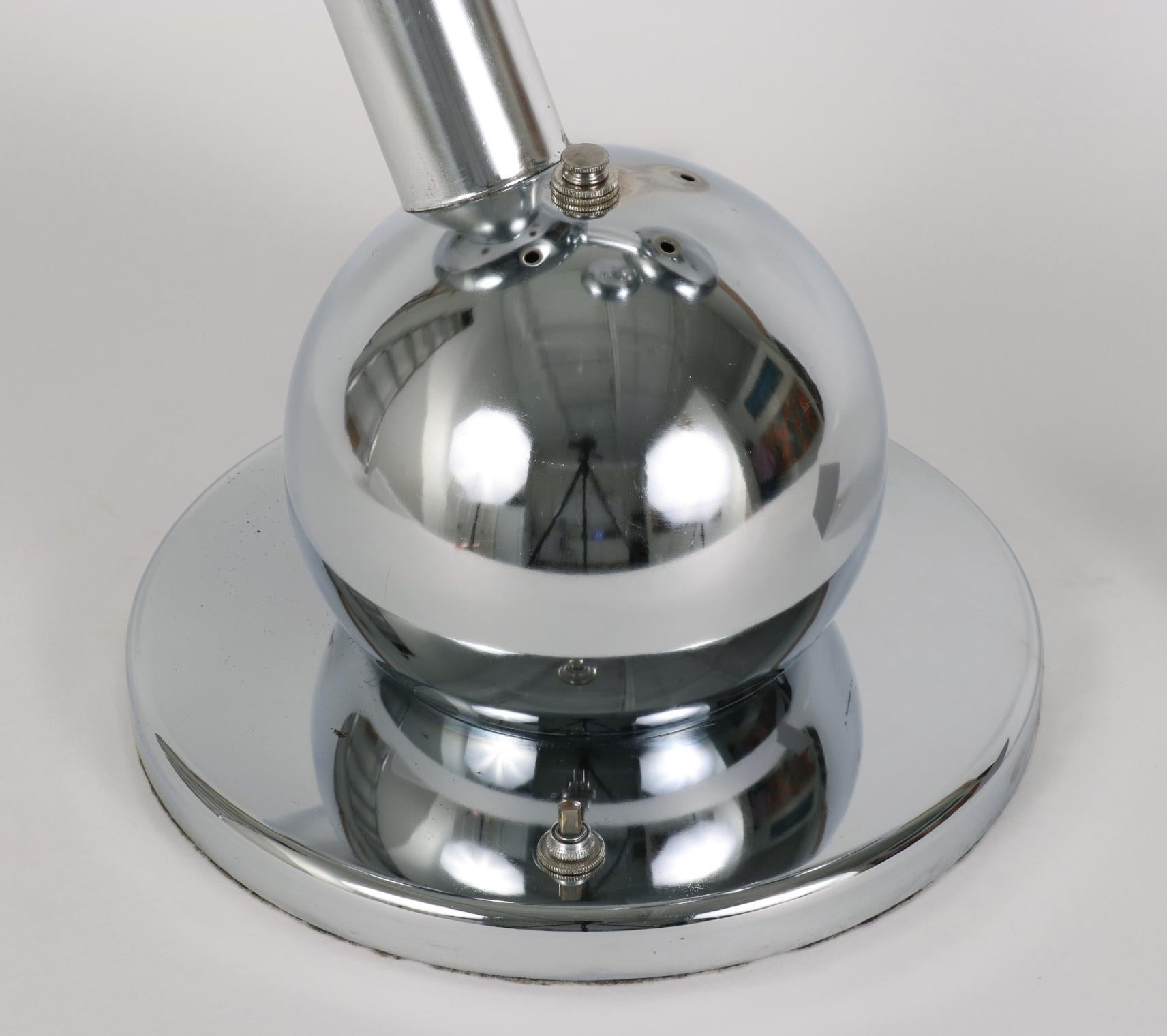 Pair of Chrome Molecule Lamps In Good Condition For Sale In Saint Louis, MO