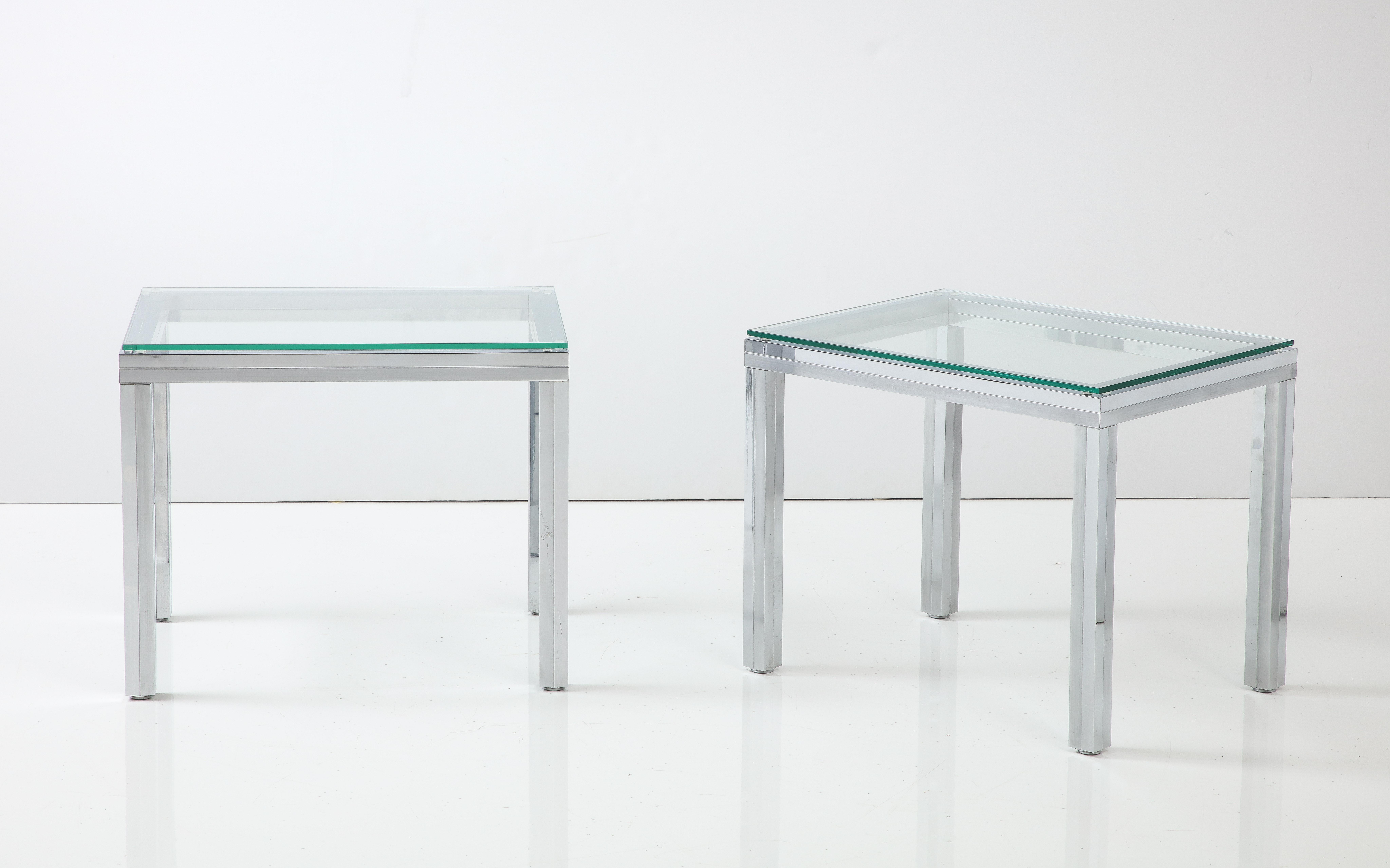 Mid-Century Modern Paire de tables d'appoint chromées. en vente