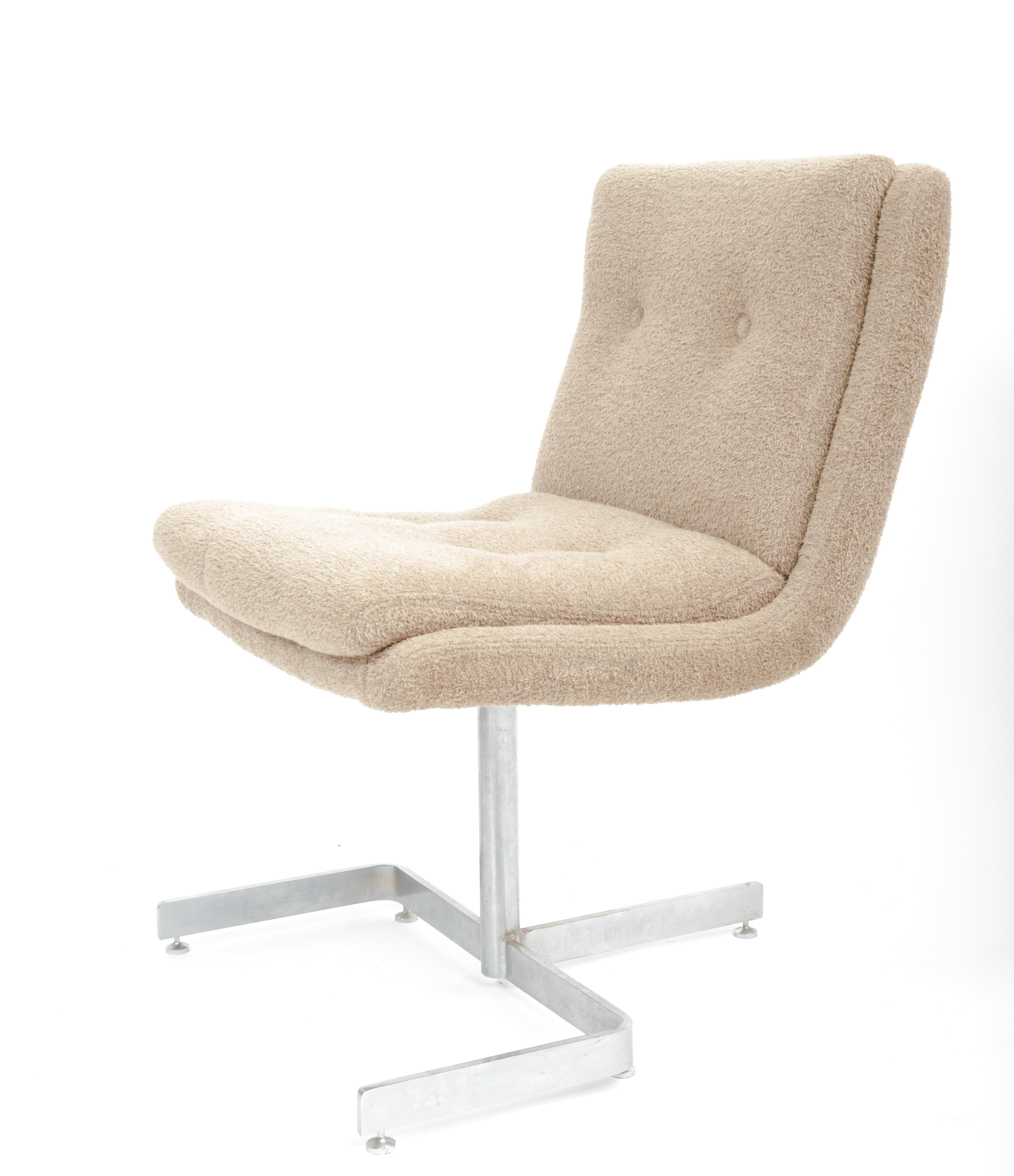 Late 20th Century Pair of Chrome Steel and Cream Bouclé Lounge Chairs by Raphael Raffel, France For Sale