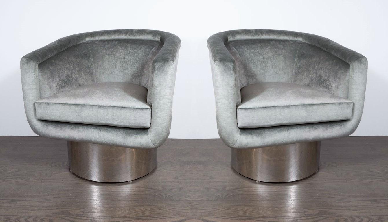 Mid-Century Modern Pair of Chrome Swivel Chairs by Leon Rosen for Pace For Sale