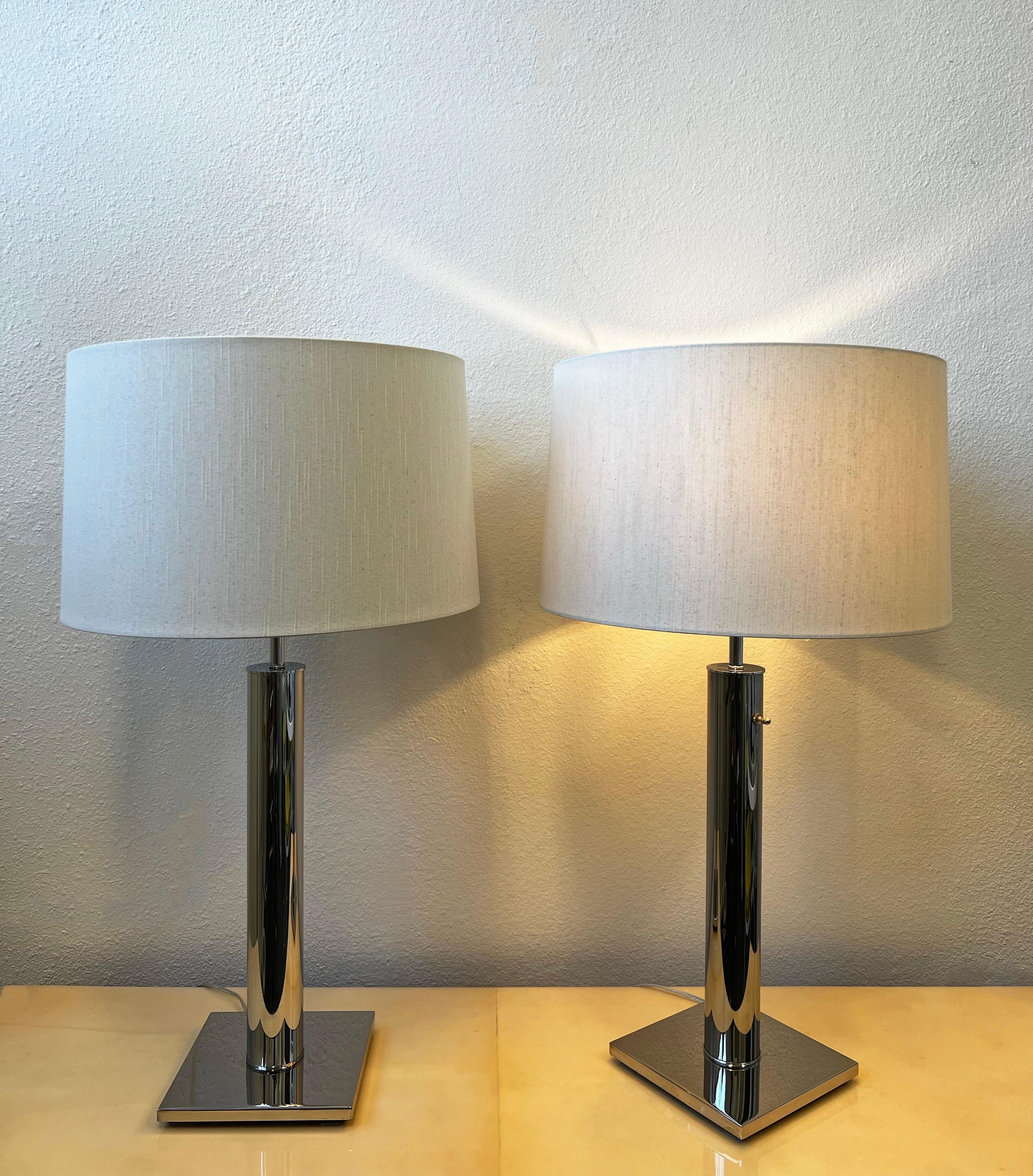 Mid-Century Modern Pair of Chrome Table Lamps by Nessen Lighting  For Sale