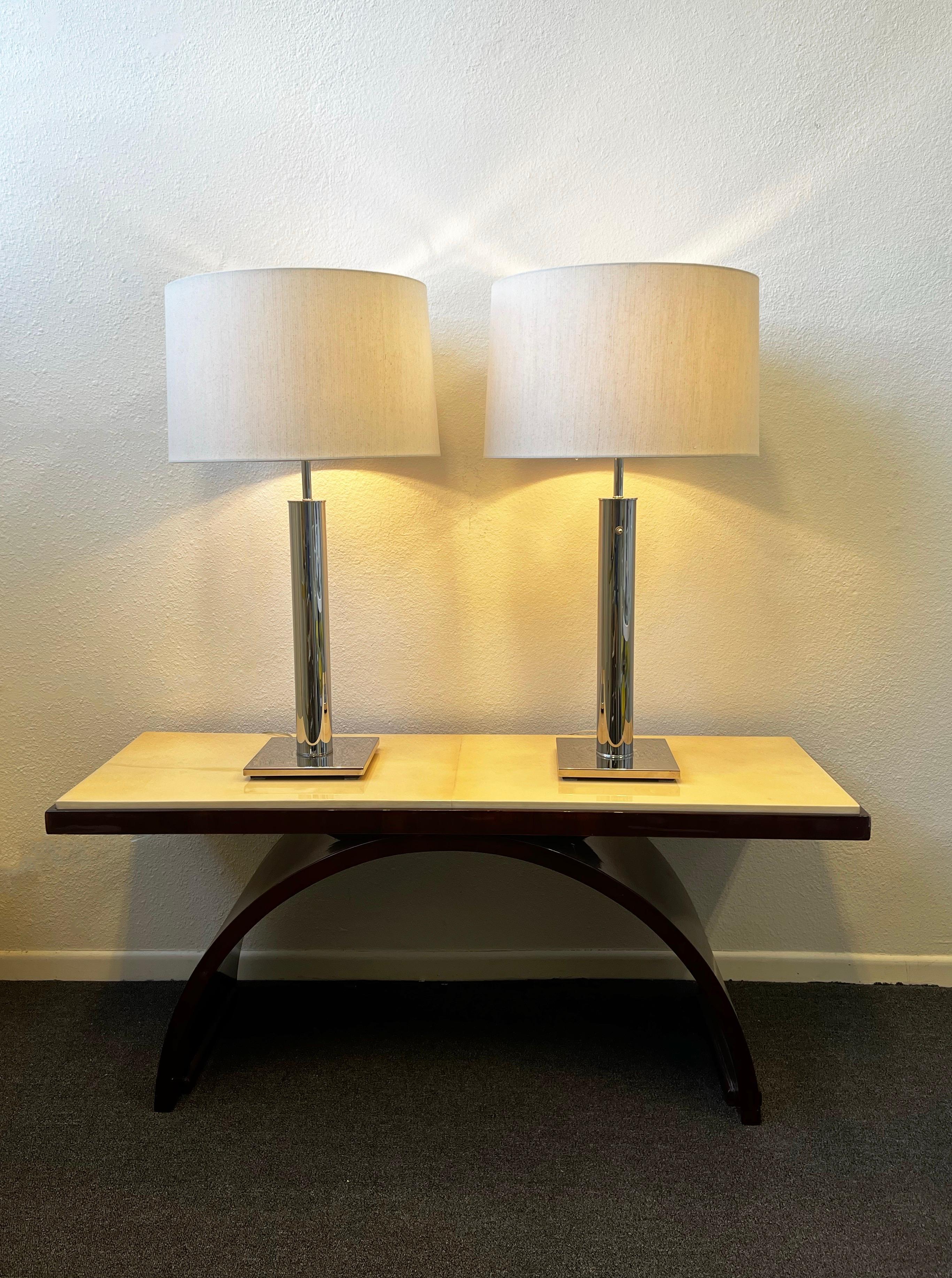 Milieu du XXe siècle Paire de lampes de bureau chromées par Nessen Lighting  en vente