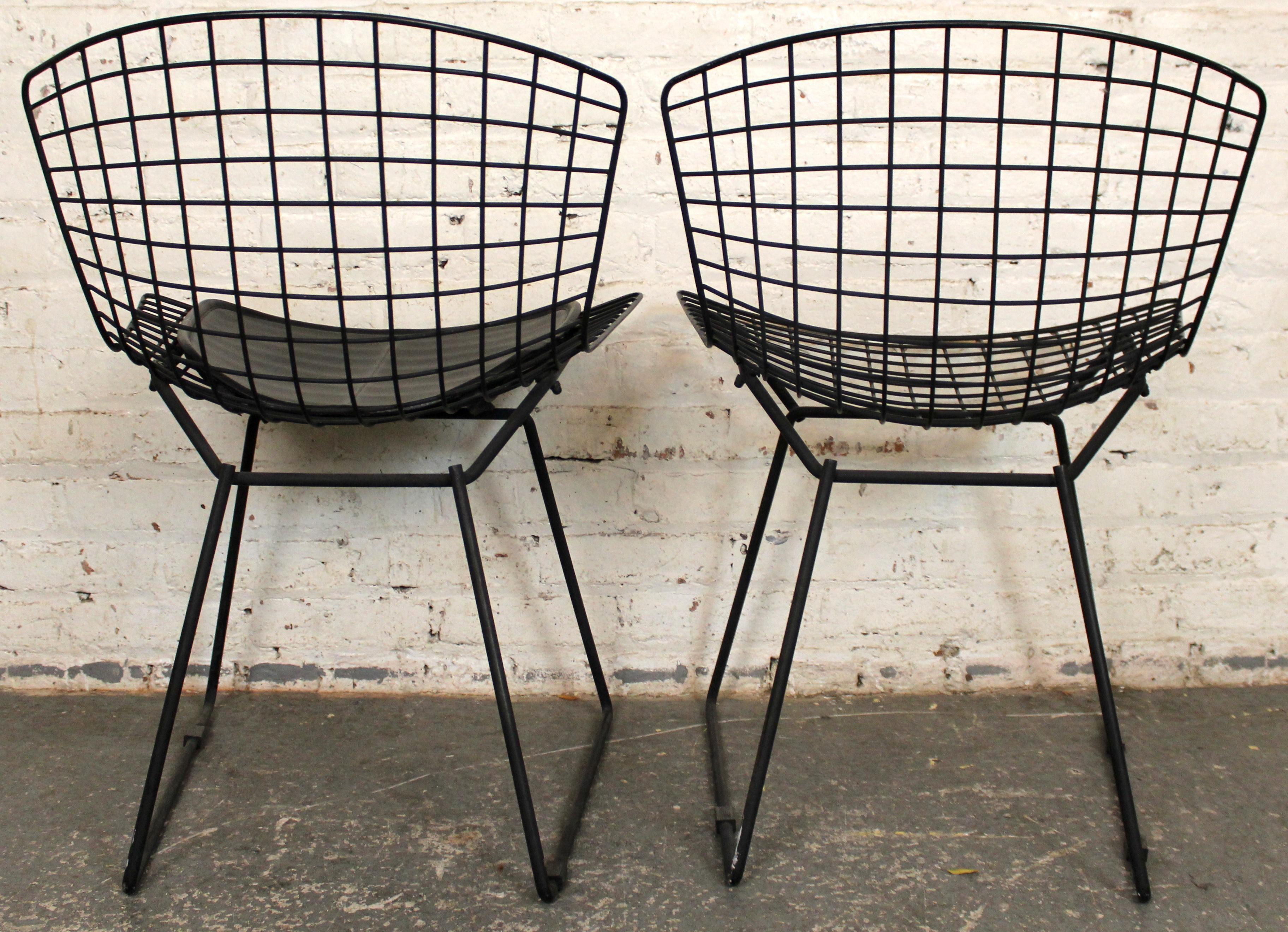 Américain Pair of Chrome Wire Dining Chairs in the Style of Bertoia for Knoll en vente