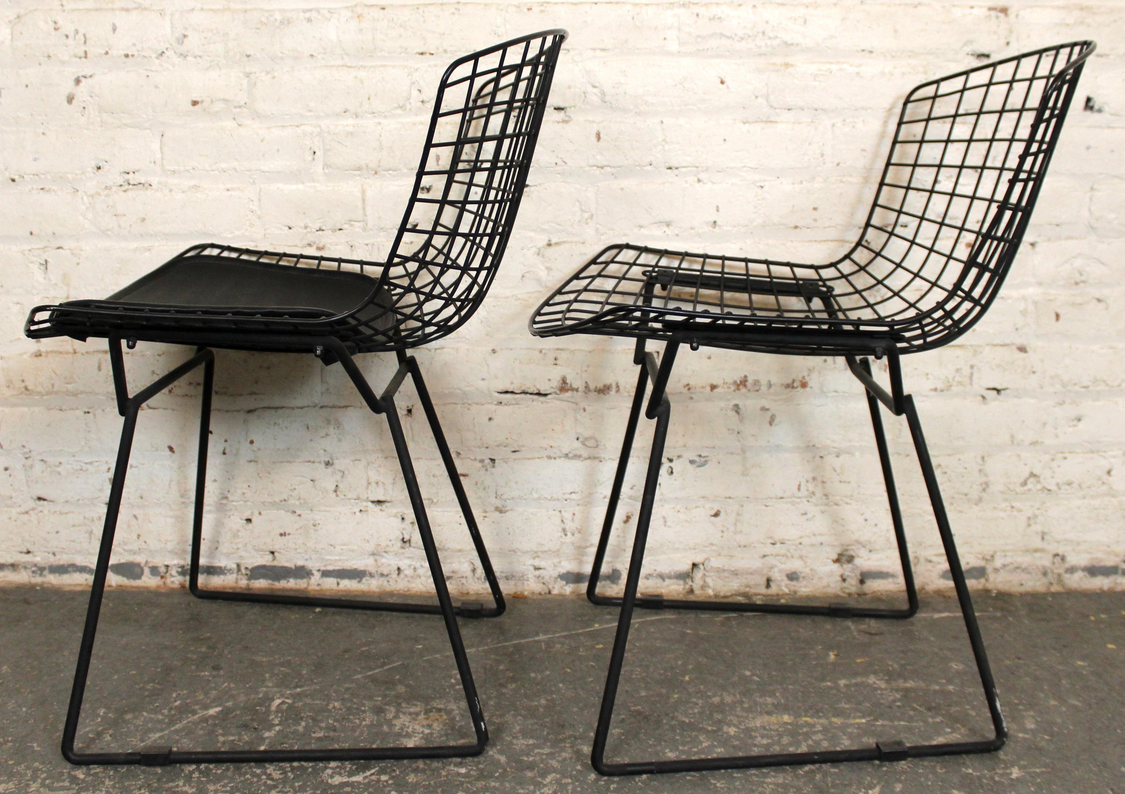 Pair of Chrome Wire Dining Chairs in the Style of Bertoia for Knoll Bon état - En vente à Brooklyn, NY