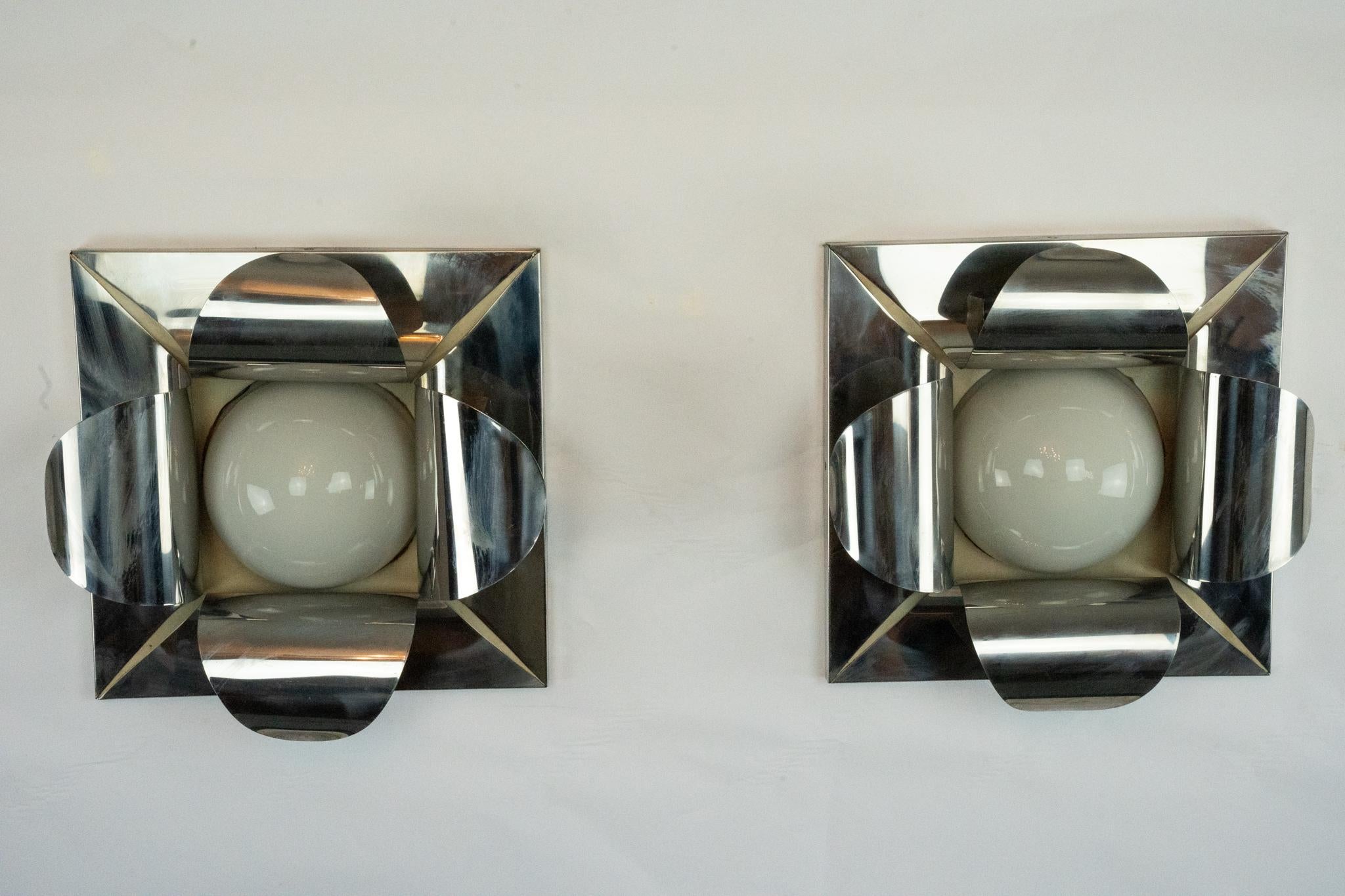 Mid-Century Modern Paire de plafonniers ou d'appliques chromés de Goffredo Reggiani. Italie 1970 en vente