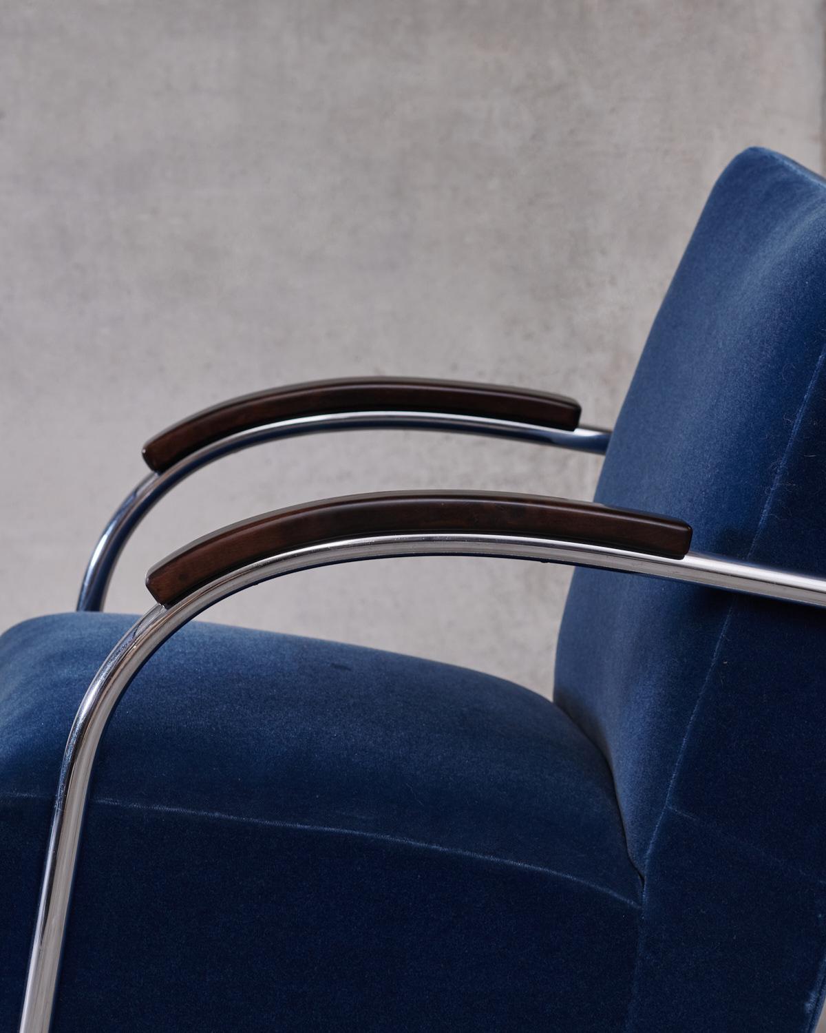 Pair of Chromed Tubular Steel and New Blue Mohair Cantilever Art Deco Armchairs  For Sale 5