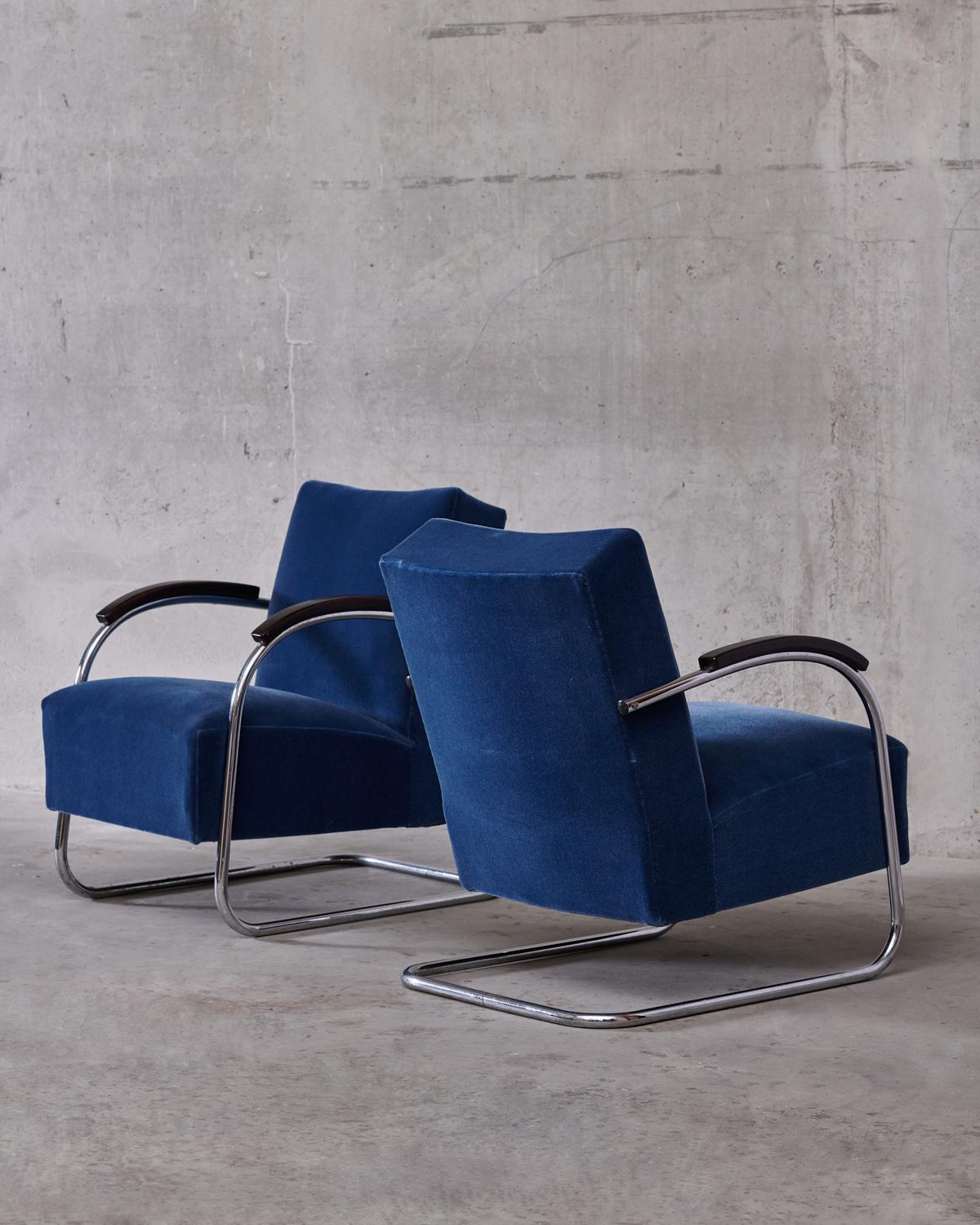 Czech Pair of Chromed Tubular Steel and New Blue Mohair Cantilever Art Deco Armchairs  For Sale