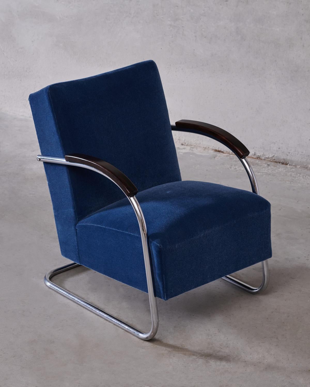 Pair of Chromed Tubular Steel and New Blue Mohair Cantilever Art Deco Armchairs  For Sale 1