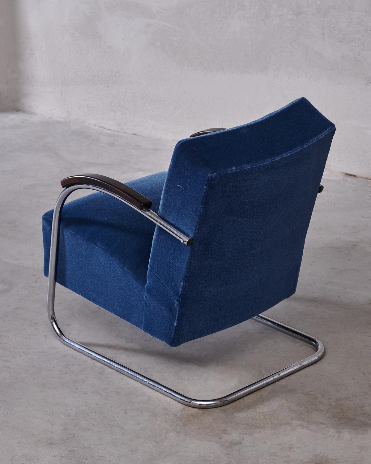 Milieu du XXe siècle Paire de fauteuils cantilever Art déco en acier tubulaire chromé et mohair bleu neuf  en vente