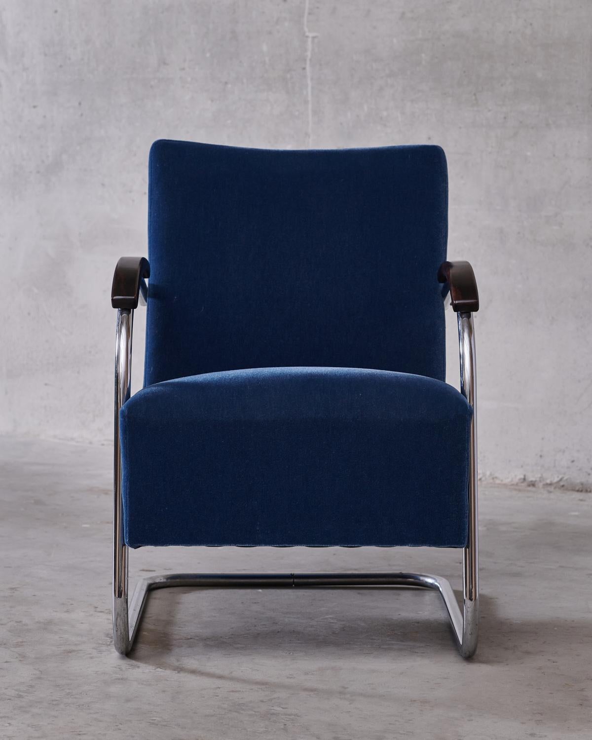Mohair Paire de fauteuils cantilever Art déco en acier tubulaire chromé et mohair bleu neuf  en vente