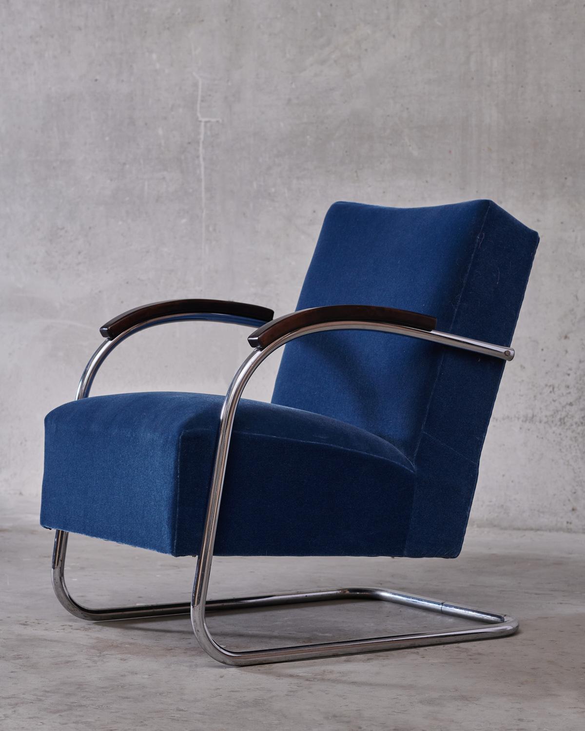 Paire de fauteuils cantilever Art déco en acier tubulaire chromé et mohair bleu neuf  en vente 1
