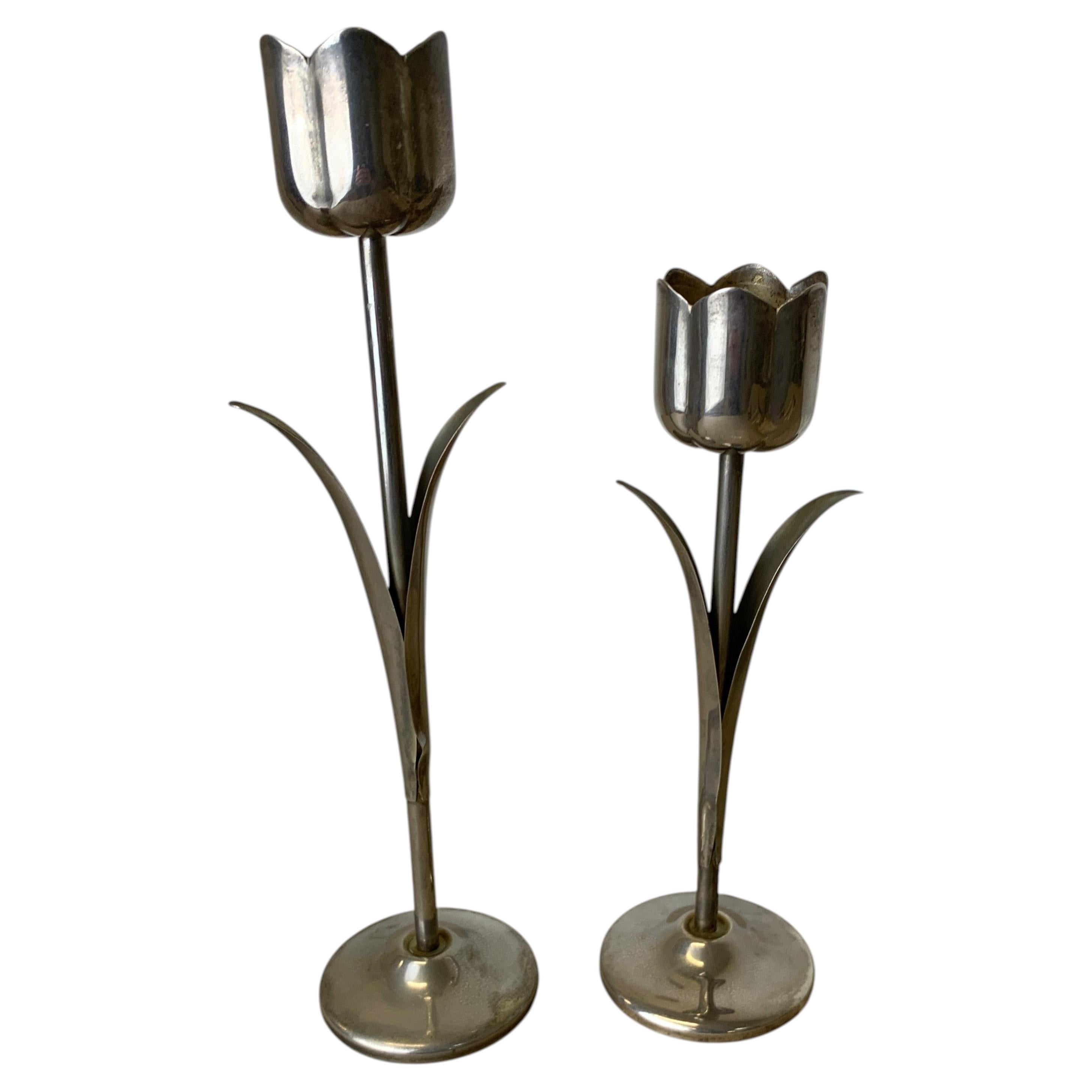 Juego de dos candelabros cromados con forma de tulipán, década de los 70, Italia en venta