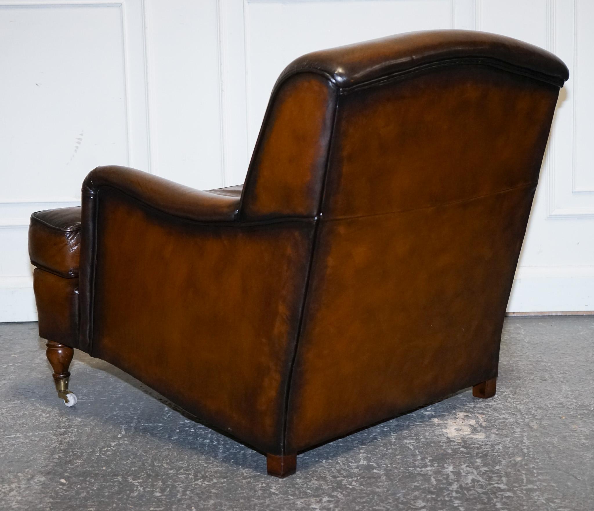 PAIR OF CIGAR HAND DYED LEATHER HOWARD & SONS STYLE ARMCHAiRS ON CASTOR FEET For Sale 8