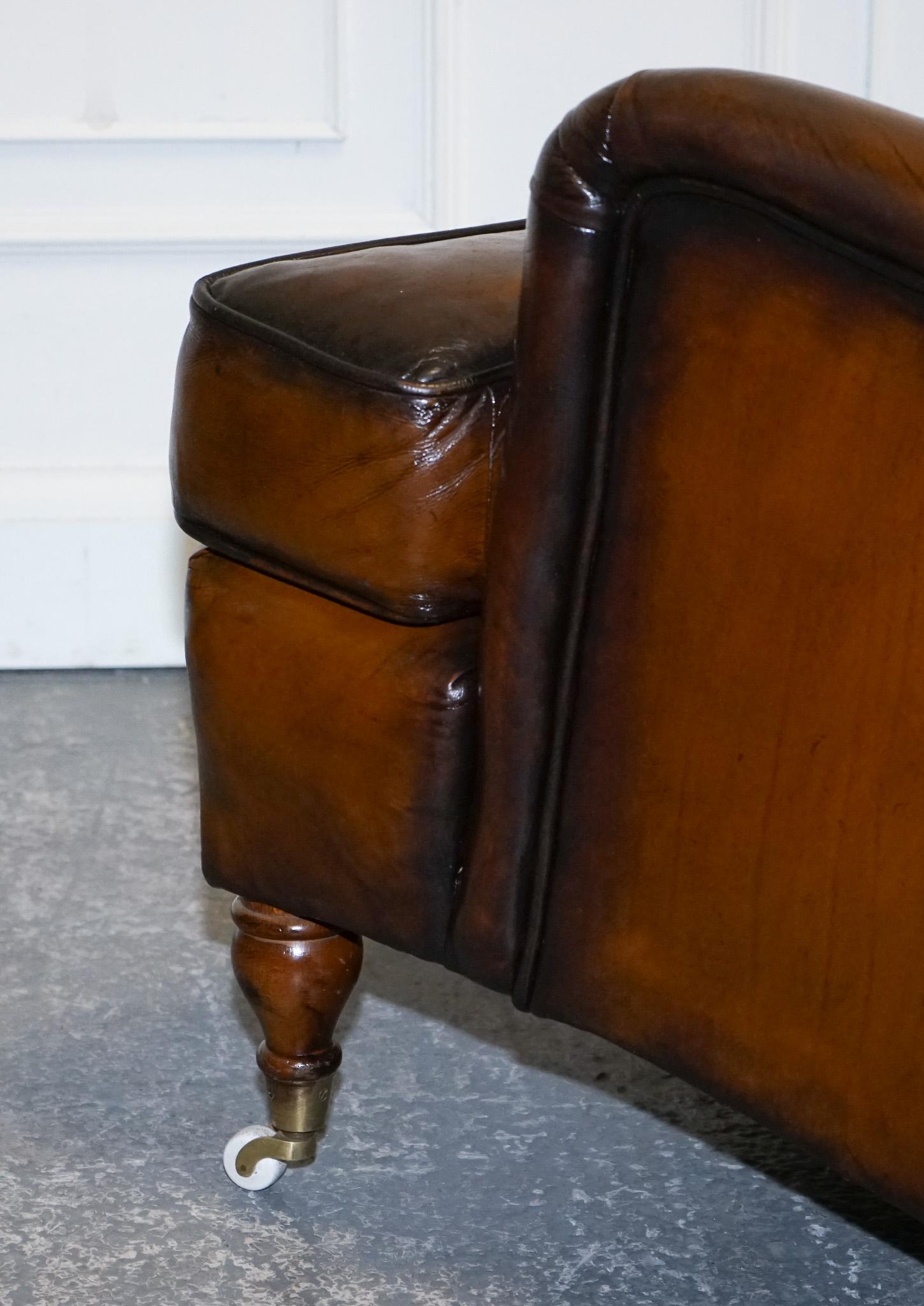 PAIR OF CIGAR HAND DYED LEATHER HOWARD & SONS STYLE ARMCHAiRS ON CASTOR FEET For Sale 9