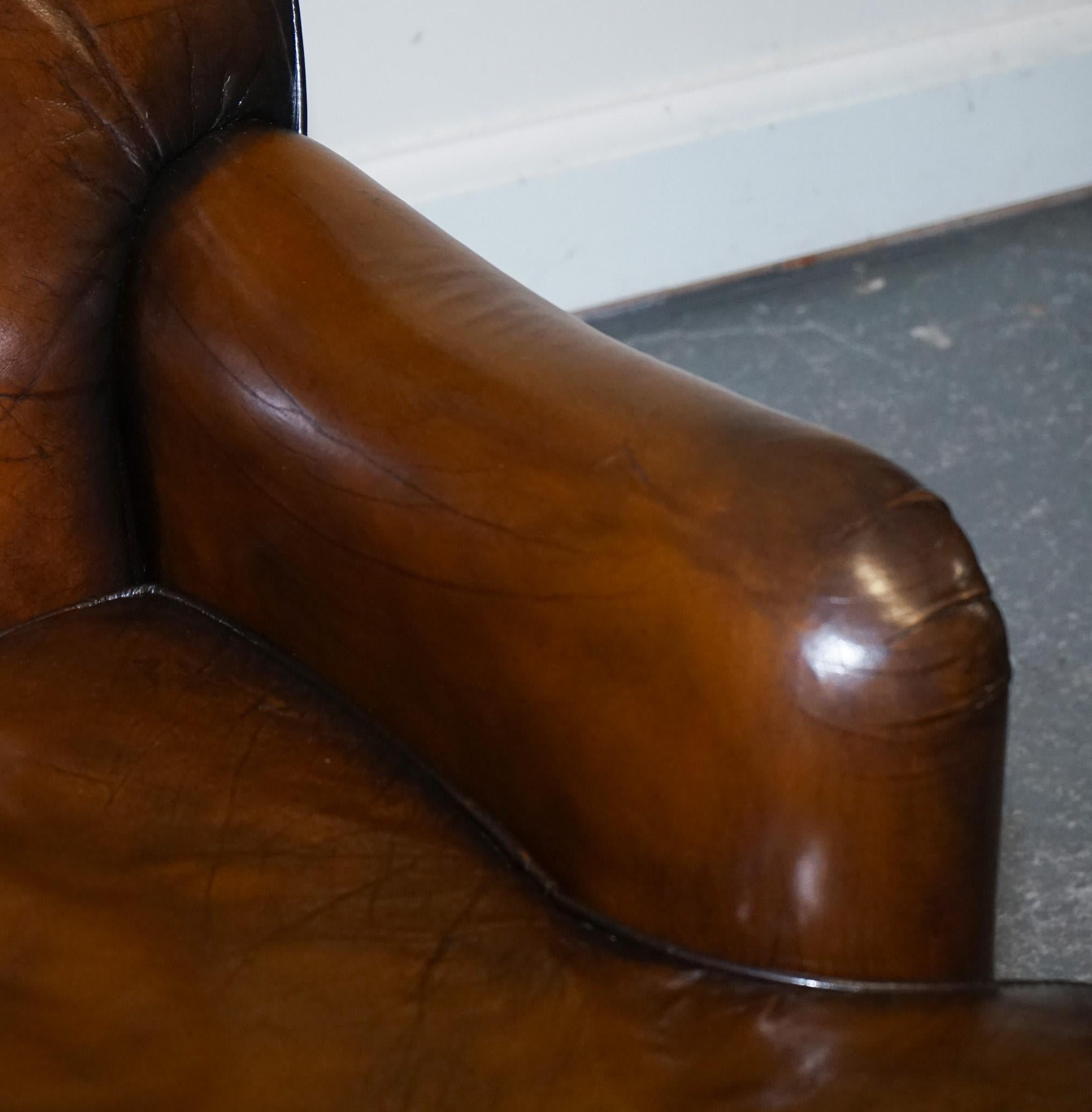 20th Century PAIR OF CIGAR HAND DYED LEATHER HOWARD & SONS STYLE ARMCHAiRS ON CASTOR FEET For Sale