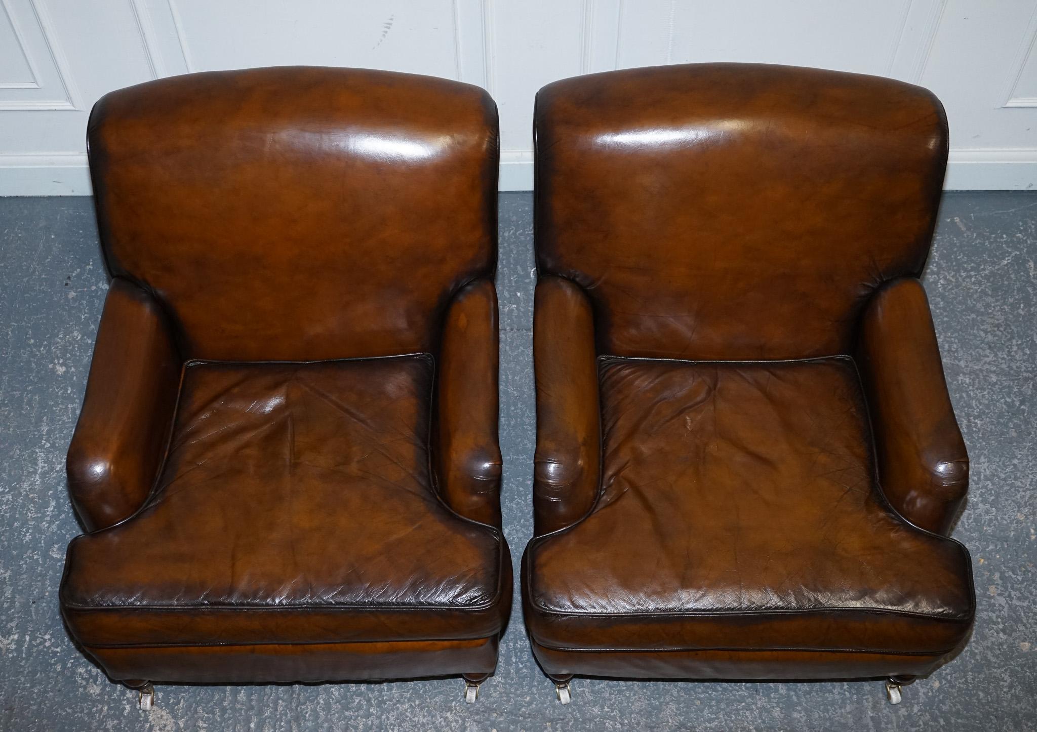 PAIR OF CIGAR HAND DYED LEATHER HOWARD & SONS STYLE ARMCHAiRS ON CASTOR FEET For Sale 1
