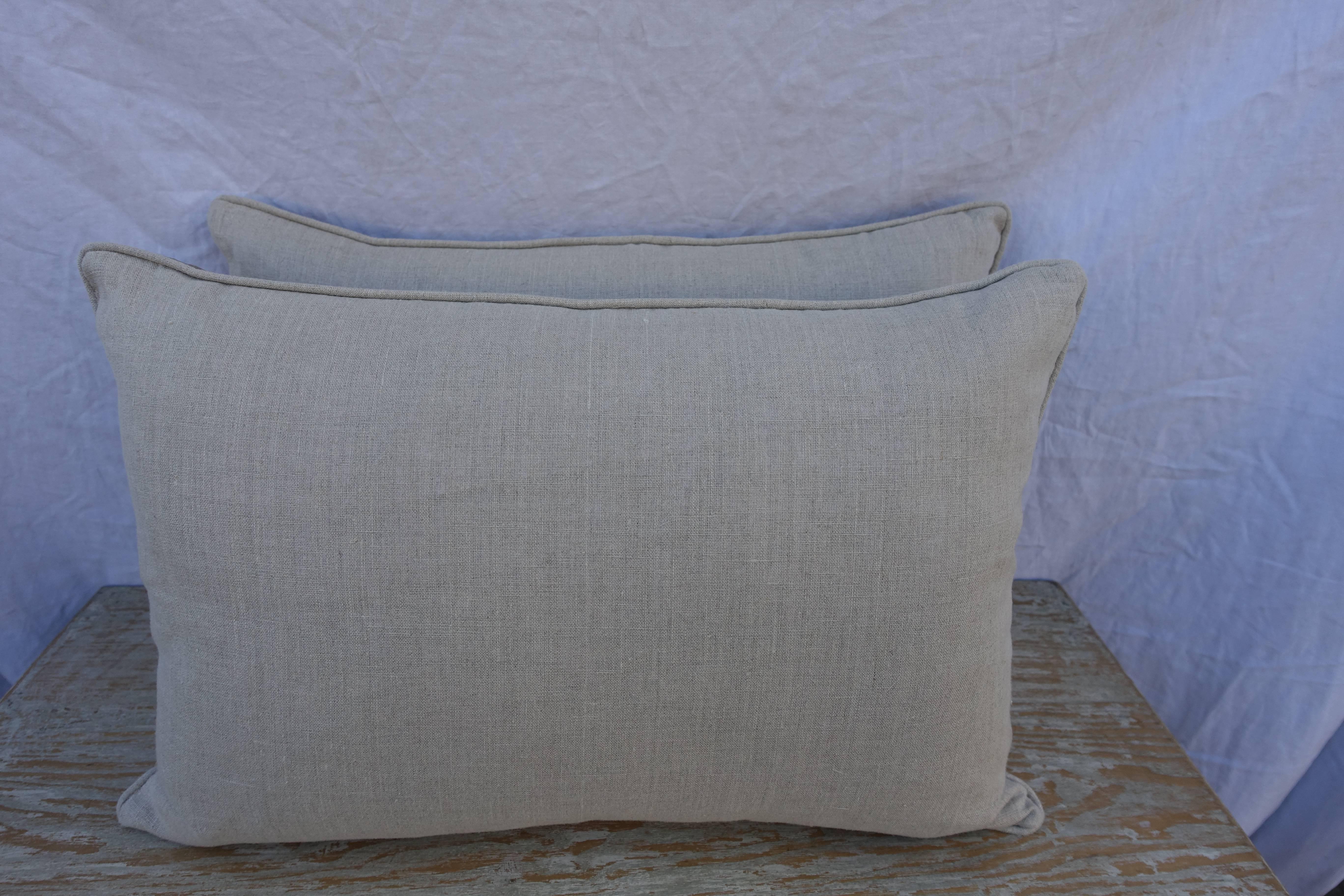 Pair of Cimarosa Patterned Greyish Brown and Silvery Gold Fortuny Pillows In Excellent Condition In Los Angeles, CA