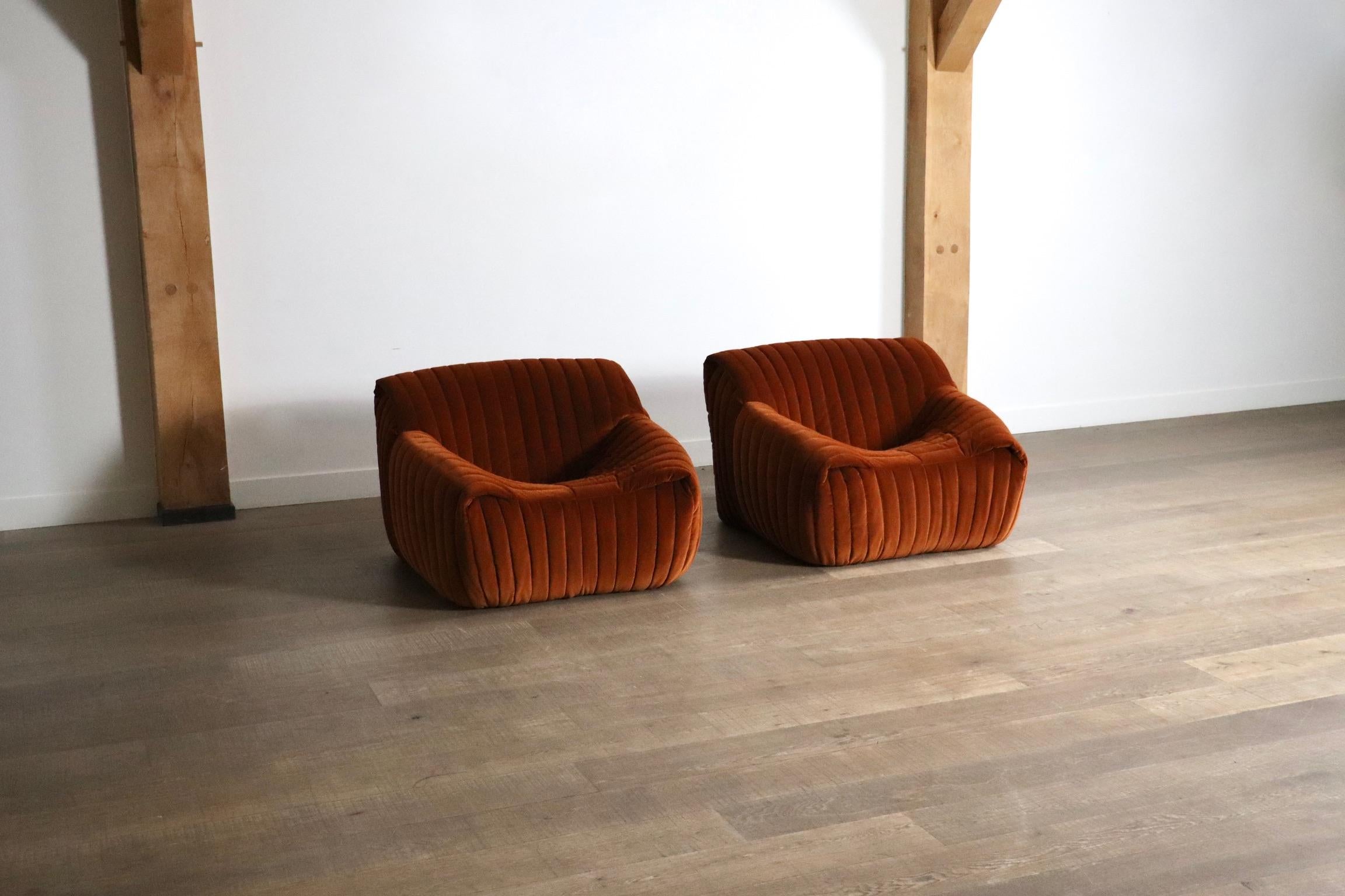 Beautiful three seater in the original purple velvet upholstery, by Annie Hieronimus for Cinna, a division of Ligne Roset, France 1970s. This incredibly comfortable, yet lightweight design will instantly bring character to any room! The fun, soft