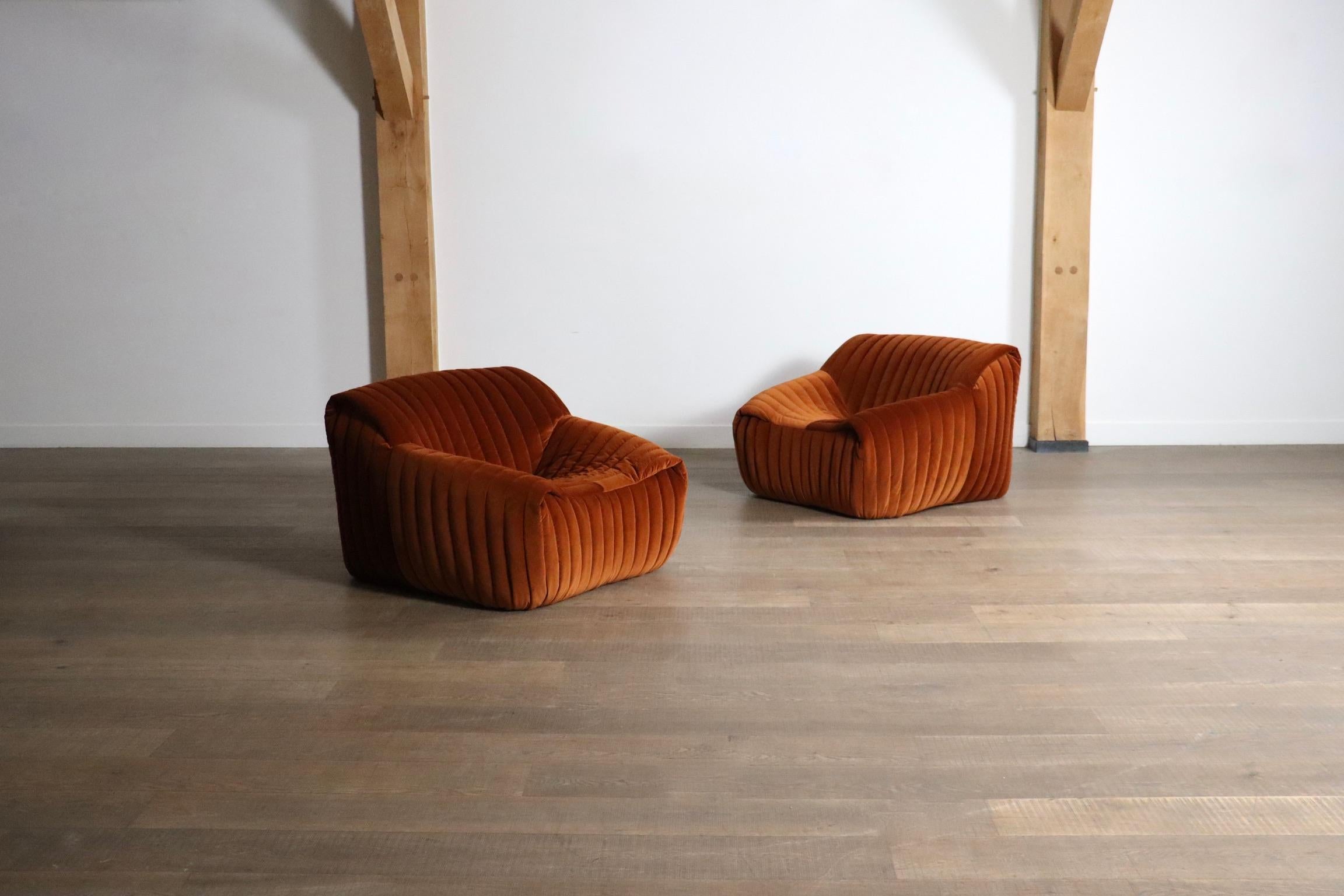Pair Of Cinna Sandra Lounge Chairs In Velvet By Annie Hieronimus, 1970s In Good Condition For Sale In ABCOUDE, UT
