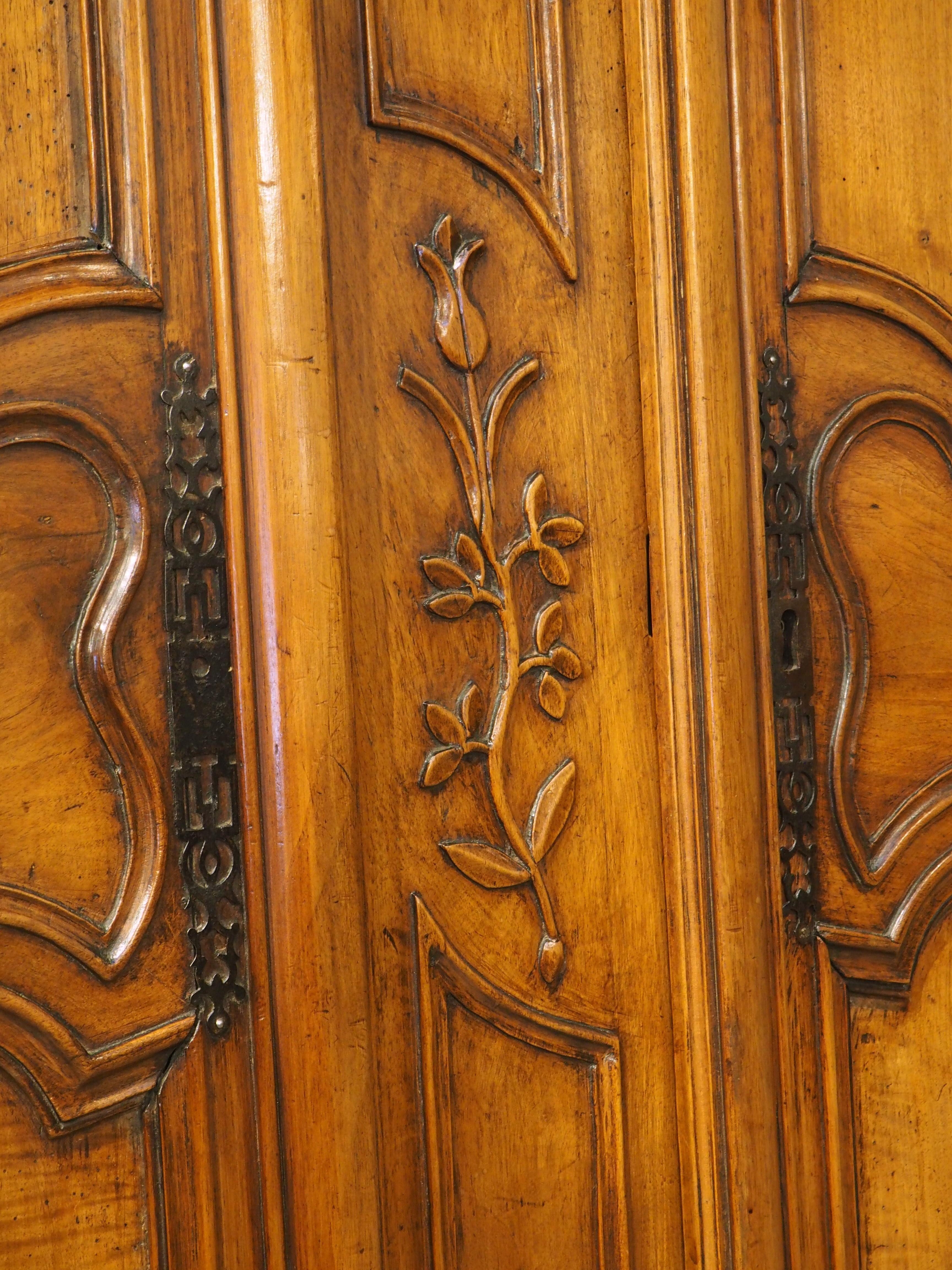 Pair of Circa 1750 Solid Walnut Façade or Cabinet Doors from Provence, France For Sale 3