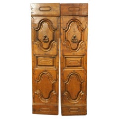 Coppia di porte d'ingresso in legno di noce del 1750 circa provenienti dalla Spagna