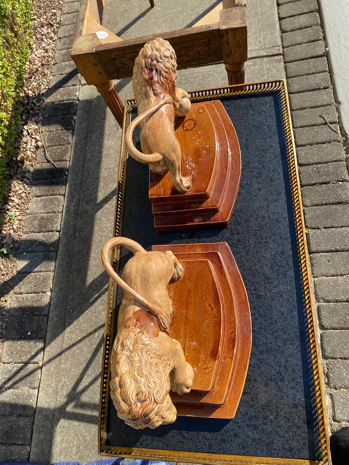 Pair of Circa 1790 English Porcelain Lions, Unusual Form, Unmarked In Good Condition In Atlanta, GA