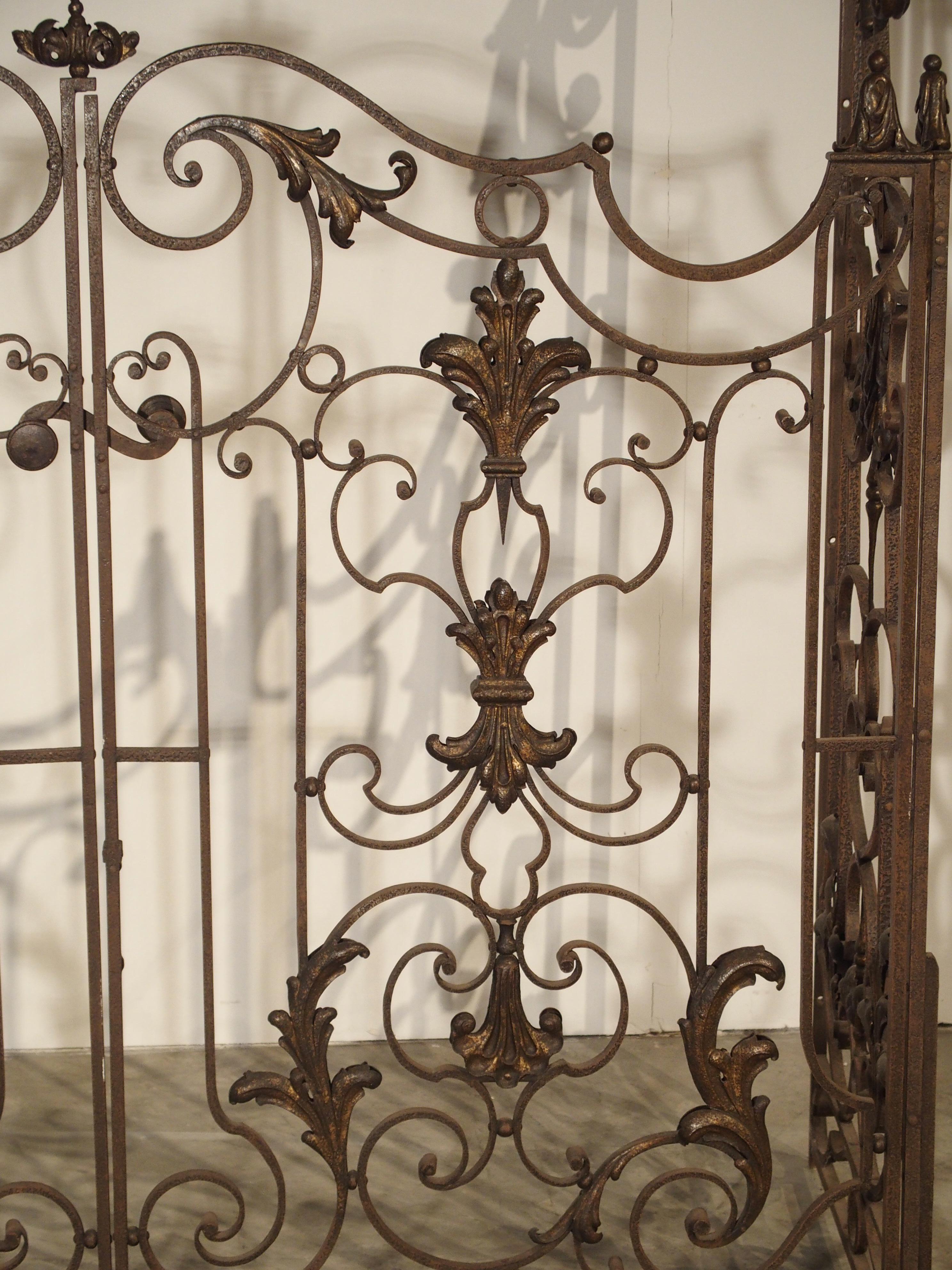 Tôle Pair of circa 1800 French Wrought Iron Gates
