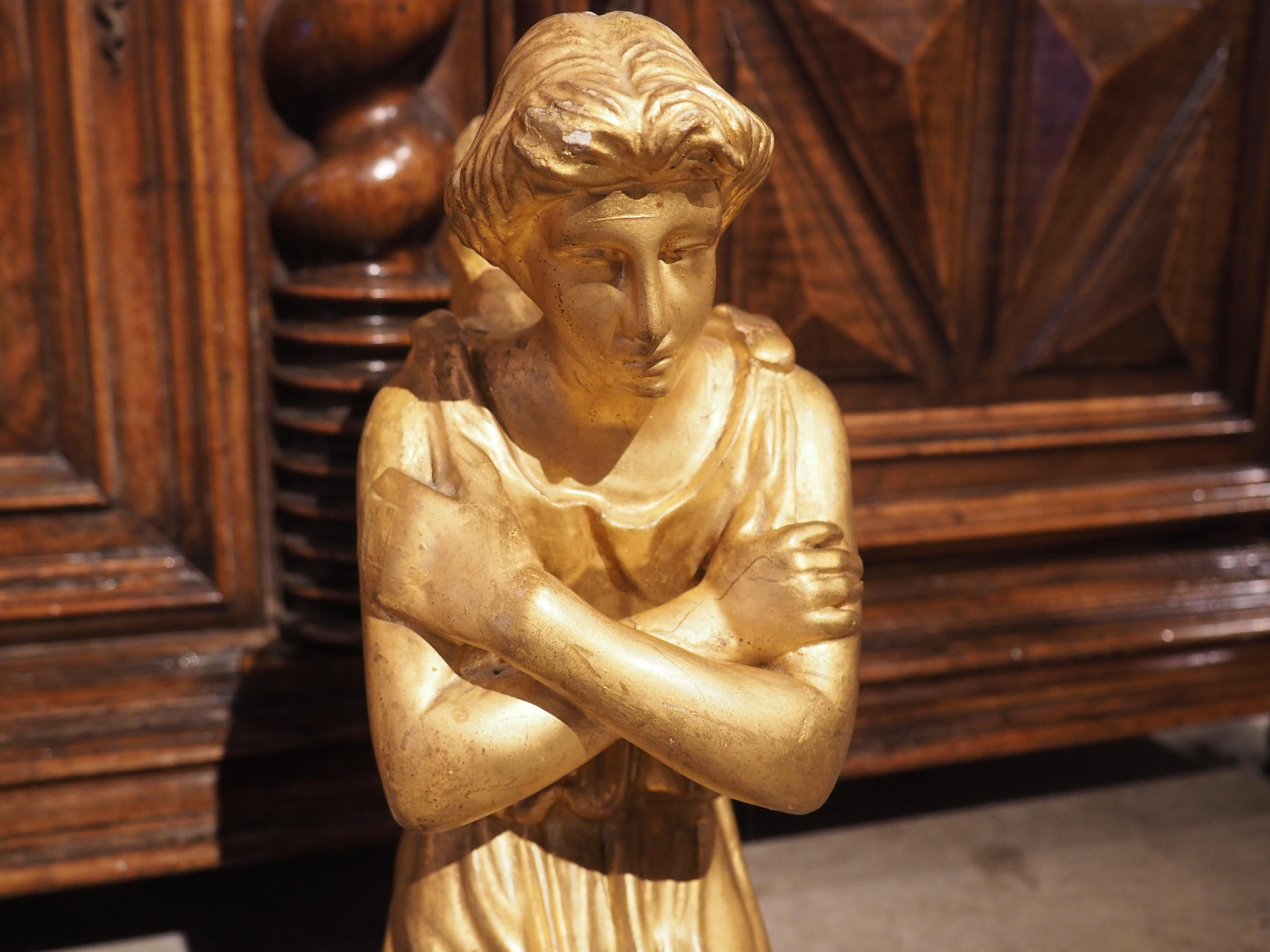 Paire d'anges en bois doré d'Italie datant d'environ 1800 en vente 3