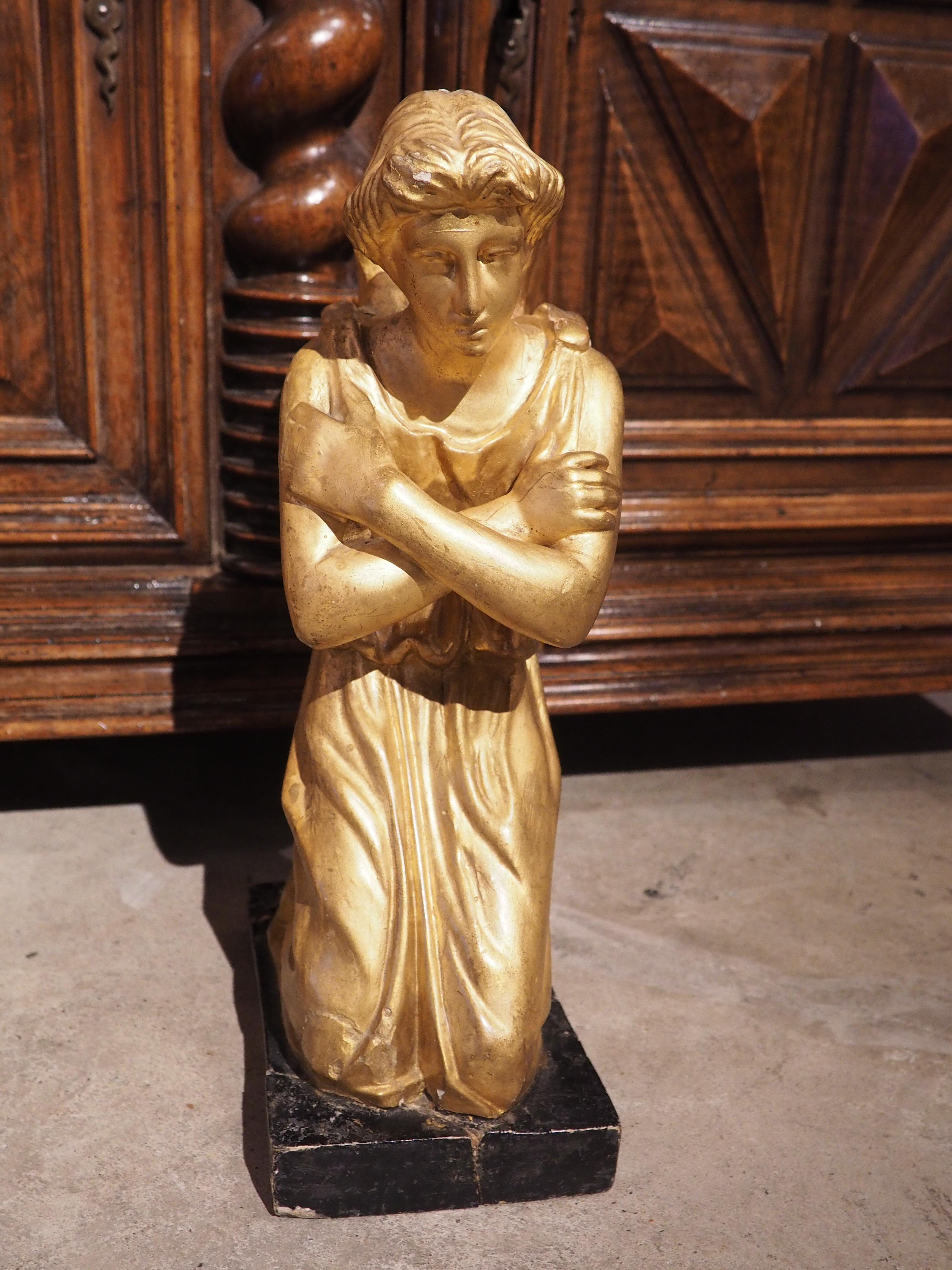 Paire d'anges en bois doré d'Italie datant d'environ 1800 en vente 4