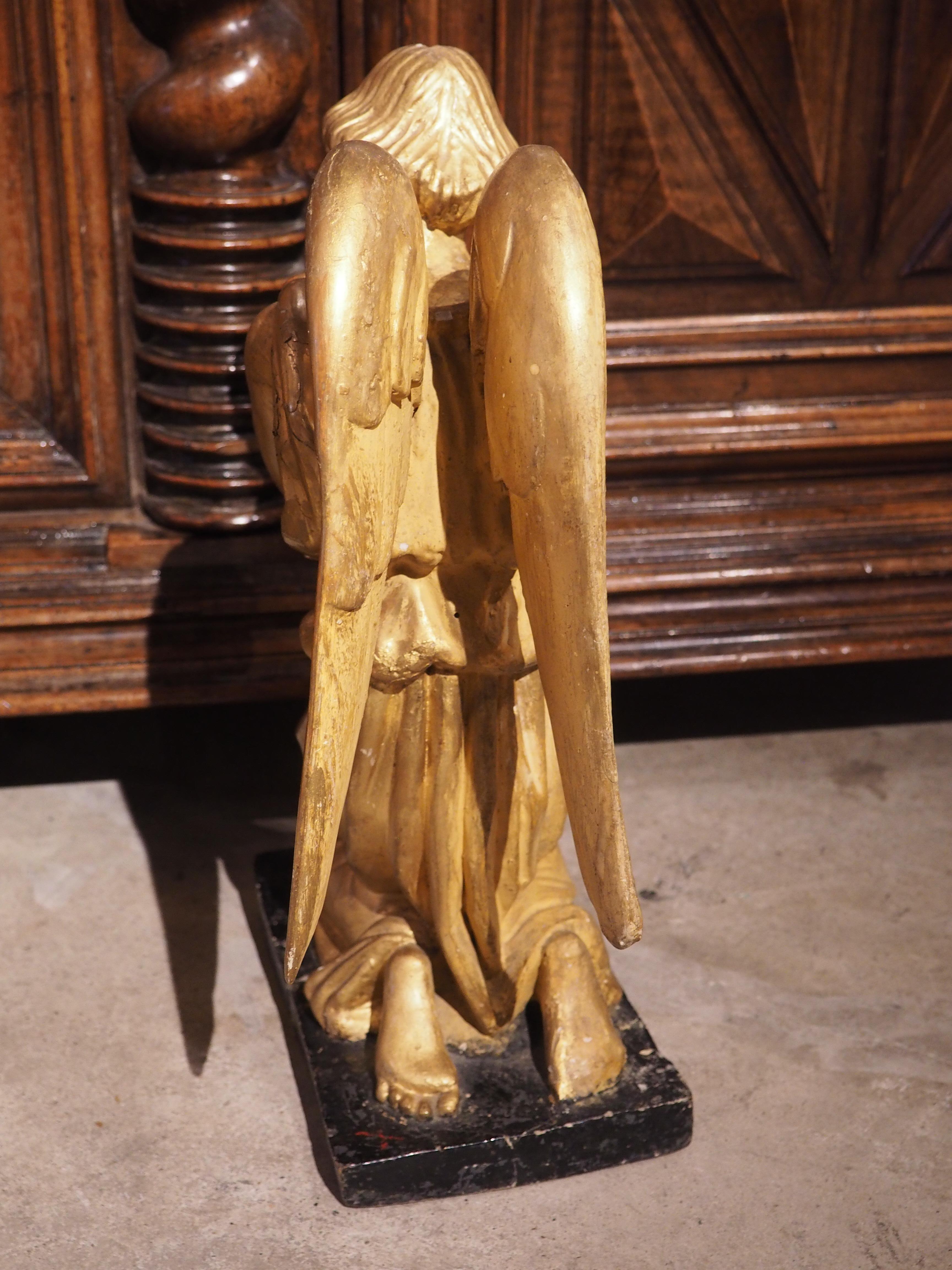 Sculpté à la main Paire d'anges en bois doré d'Italie datant d'environ 1800 en vente