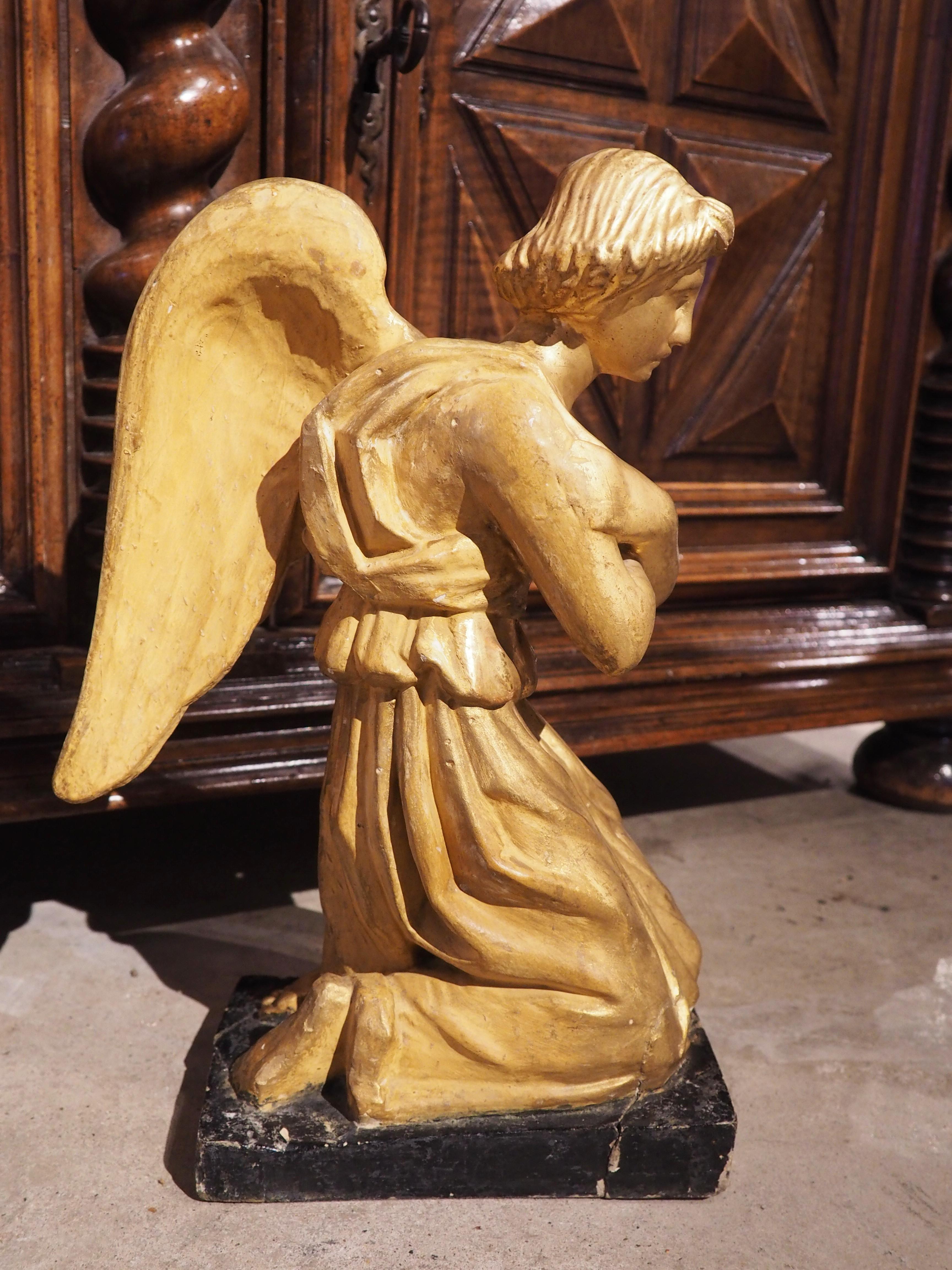 Pair of Circa 1800 Giltwood Angels from Italy For Sale 2